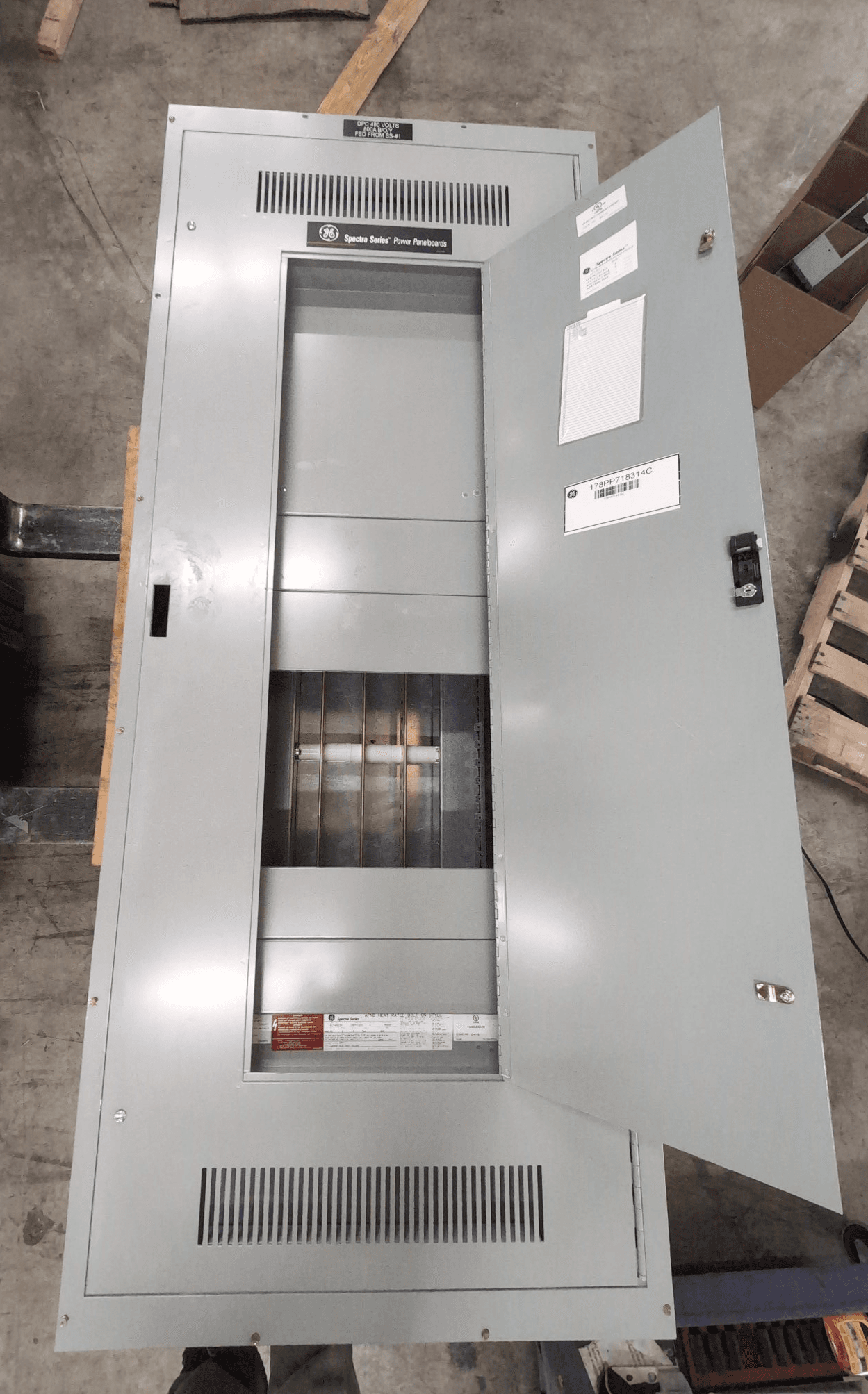 GE APNB Panelboard 800A 480Y/277V 3PH 4W MLO Panel 48 Circuits – image 1