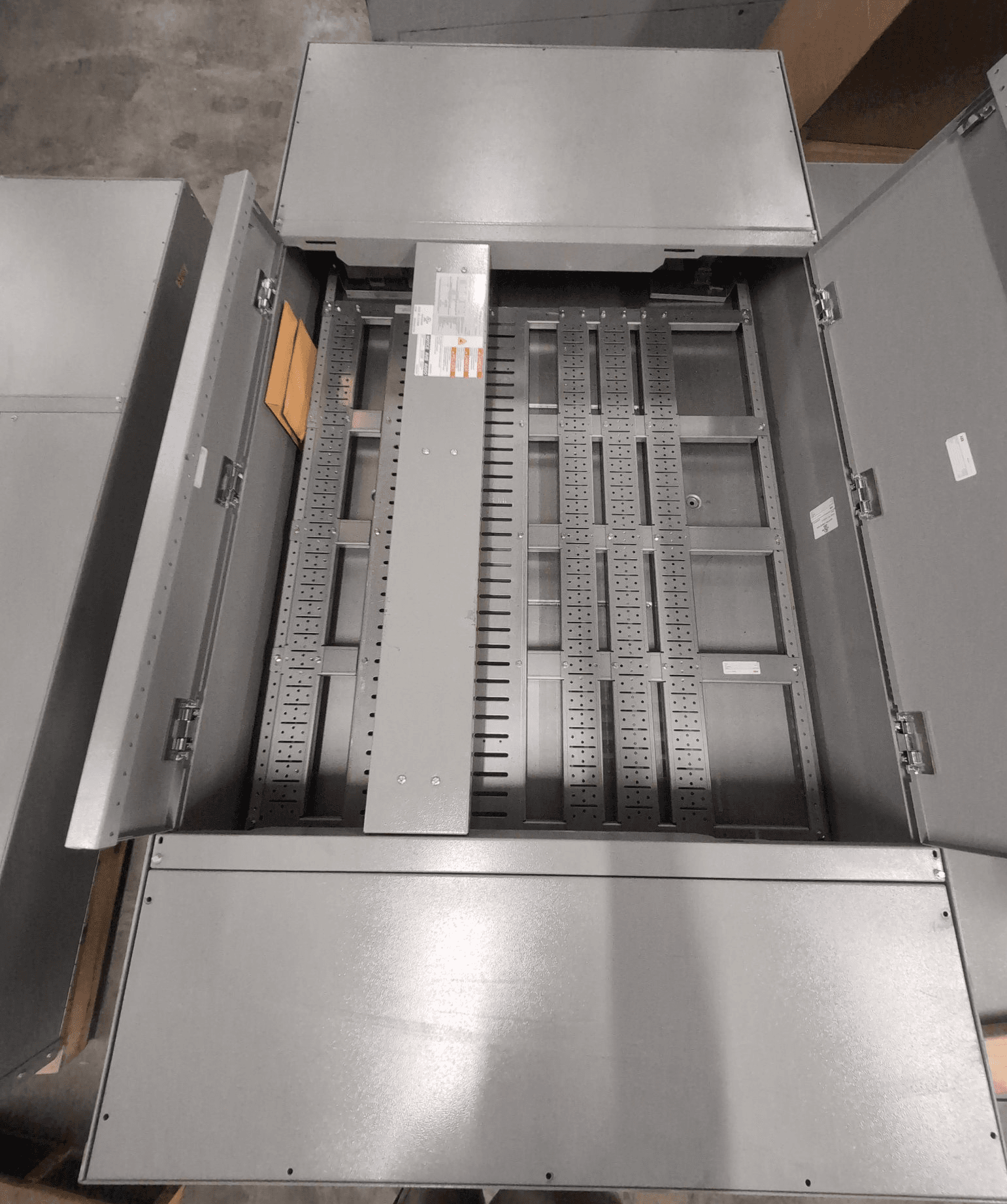 ABB IN3212NN3H2 ReliaGear neXT Panelboard 1200A 600V MLO 66 Cir NEMA 1 – image 1