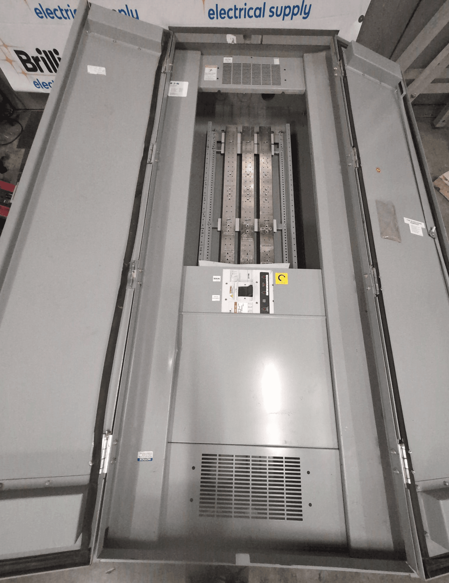 Eaton PRL4 POW-R-LINE Panelboard 800A 480/277V 84 Cir NEMA 3R