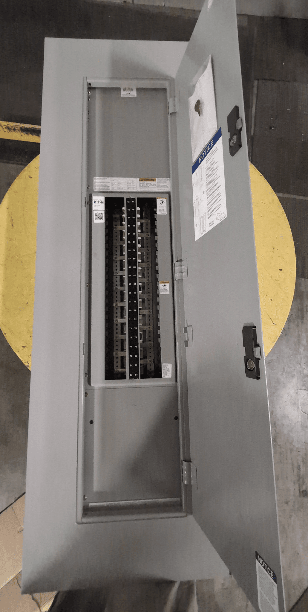 Eaton PRL 1A Panelboard 400A 120/240V 42 Cir NEMA 1
