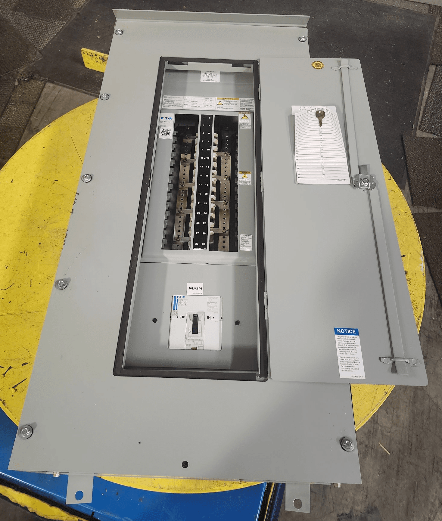 Eaton PRL1X Pow-RLine-Xpert Panelboard 100A 208Y/120V 30 Cir NEMA 3R – image 1