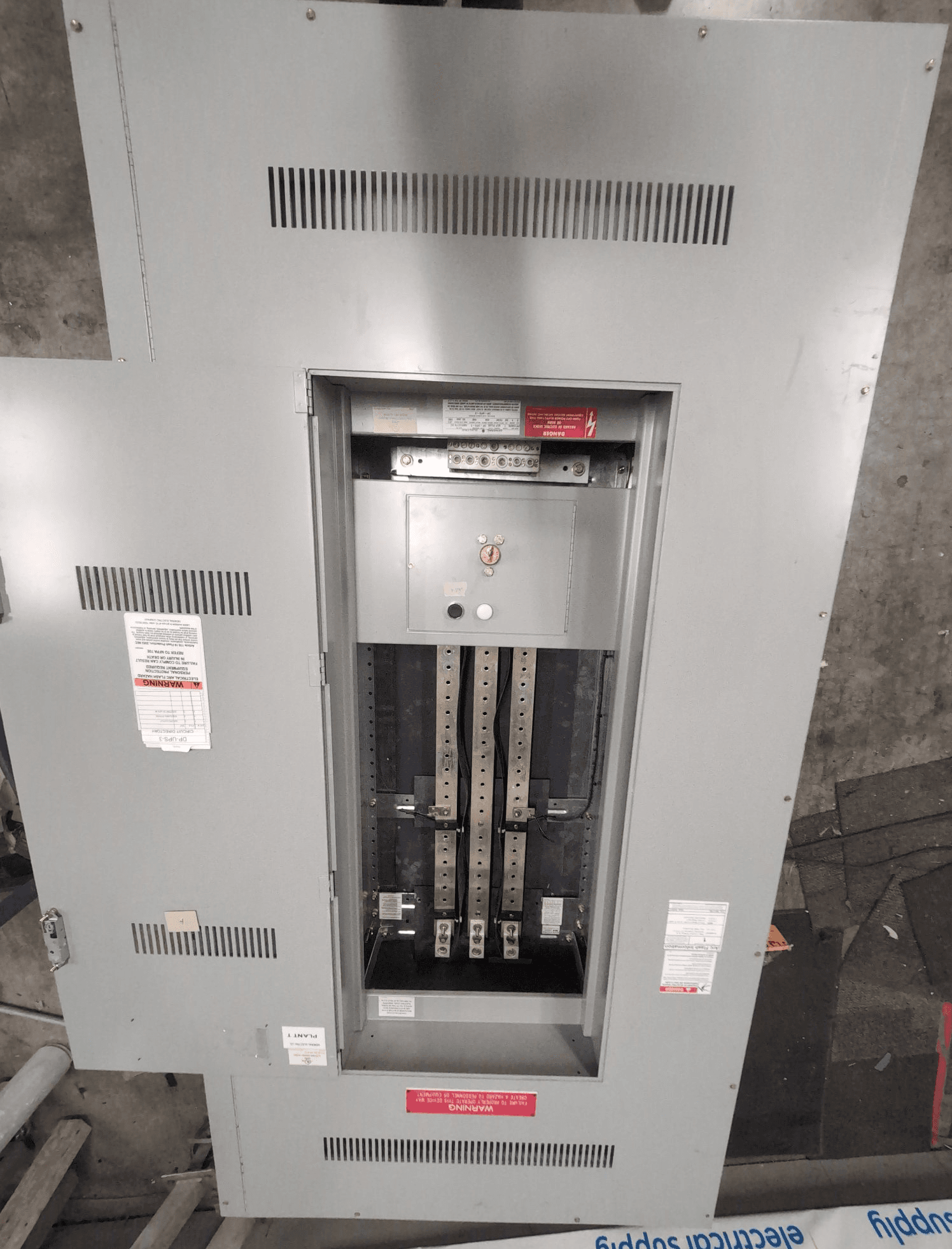 GE SCP PLUS Spectra Panelboard 400A 480/277V MLO 60 Cir NEMA 1 – image 1