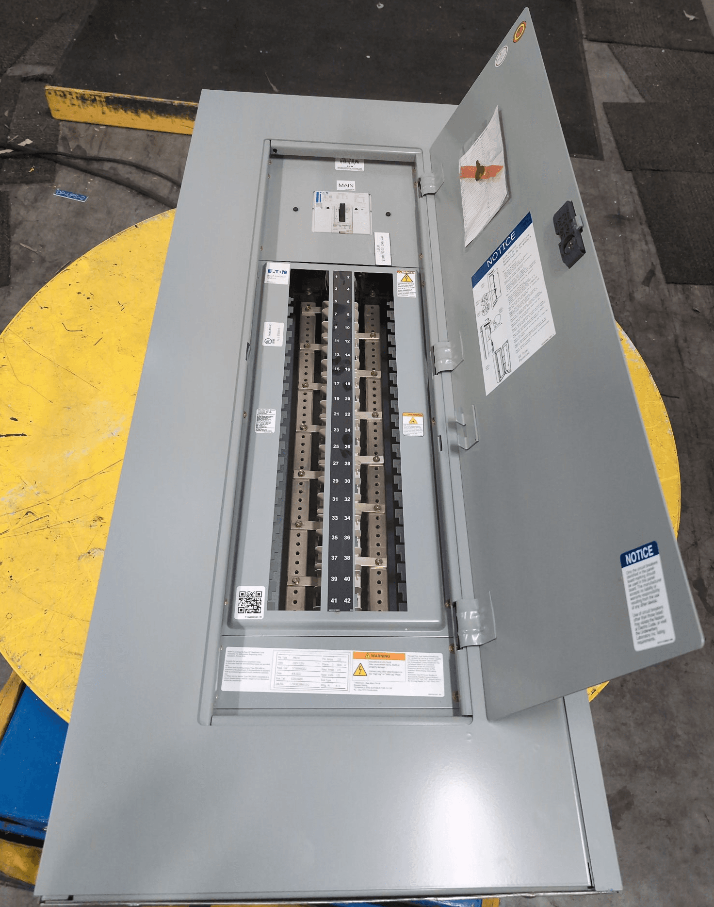 Eaton PRL1X POW-R-LINE Panelboard 225A 208/120V 42 Cir NEMA 1