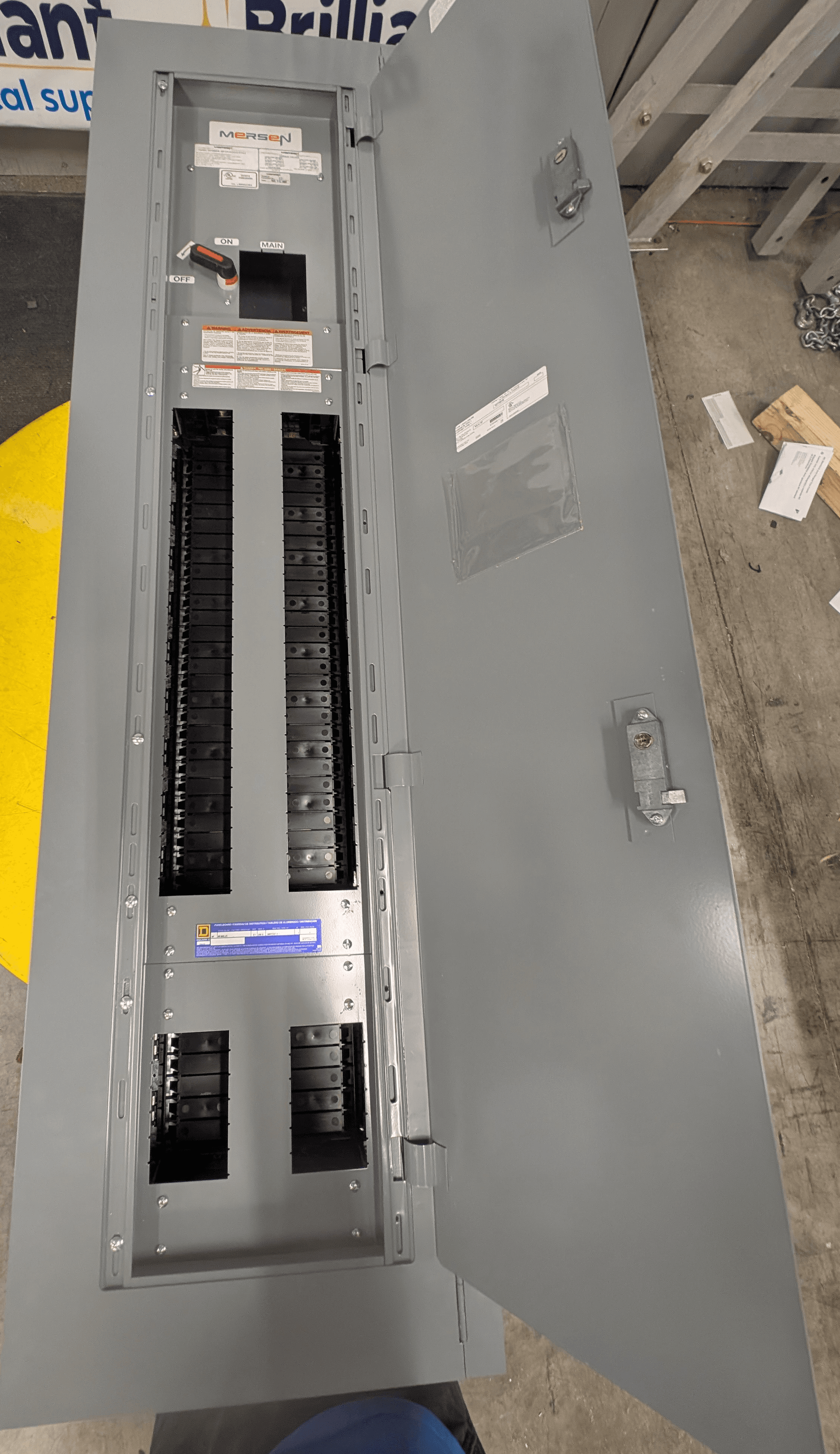 Square D NF466L2C Panelboard 250A 600/347V MLO 64 Cir NEMA 1