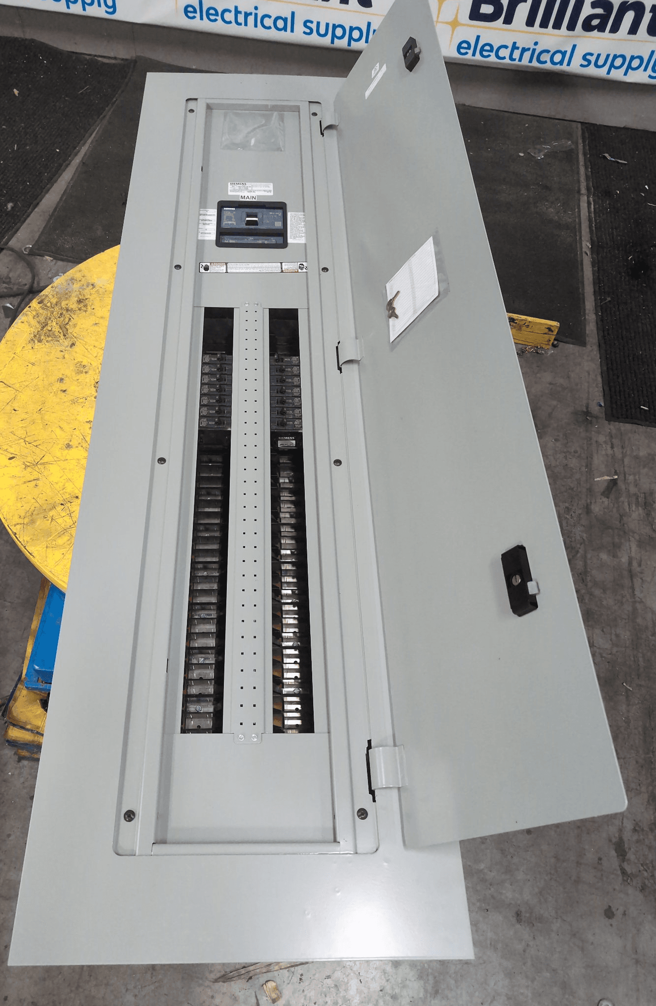 Siemens P2C66VE400ATF Panelboard 400A 208/120V 64 Cir NEMA 1 – image 1