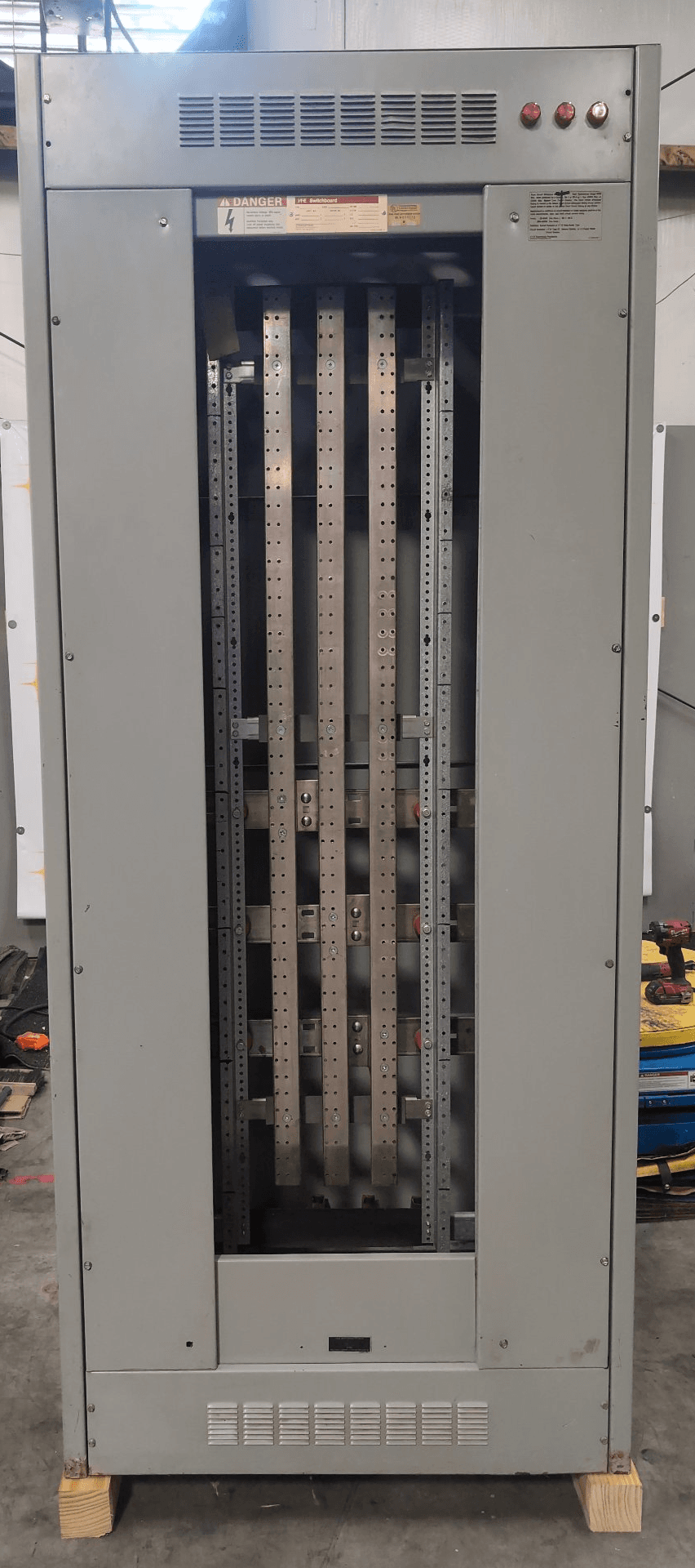 Siemens FC-1 Switchboard 1200A 480V 3PH 4W NEMA 1 – image 1