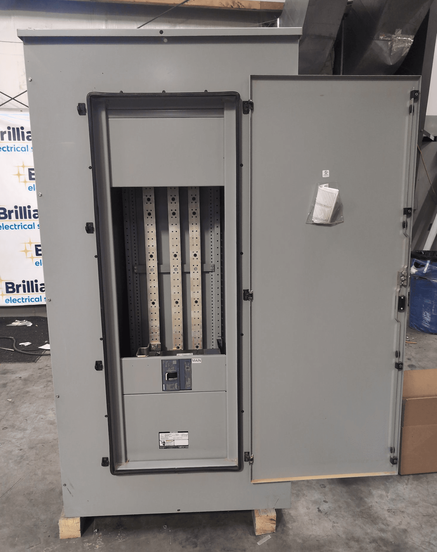 Siemens P5E75VE400EBS Panelboard 400A 480/277V 42 Cir NEMA 3R – image 1