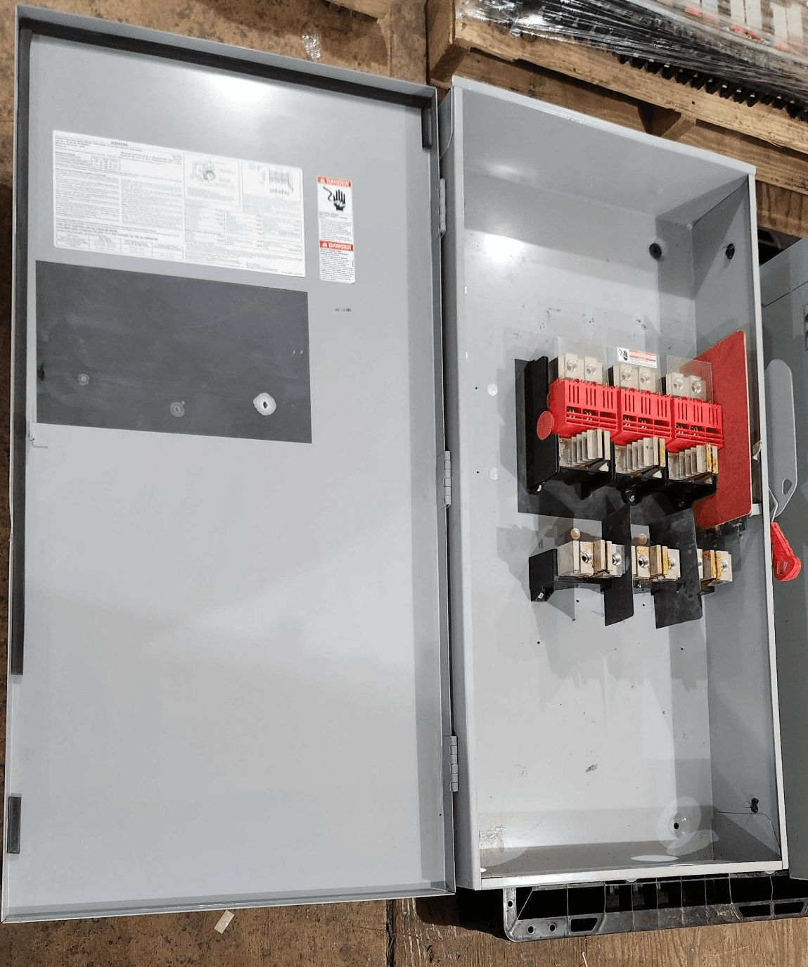 Siemens HF325NRA Disconnect Switch 400A 240V 3PH NEMA 3R – image 1