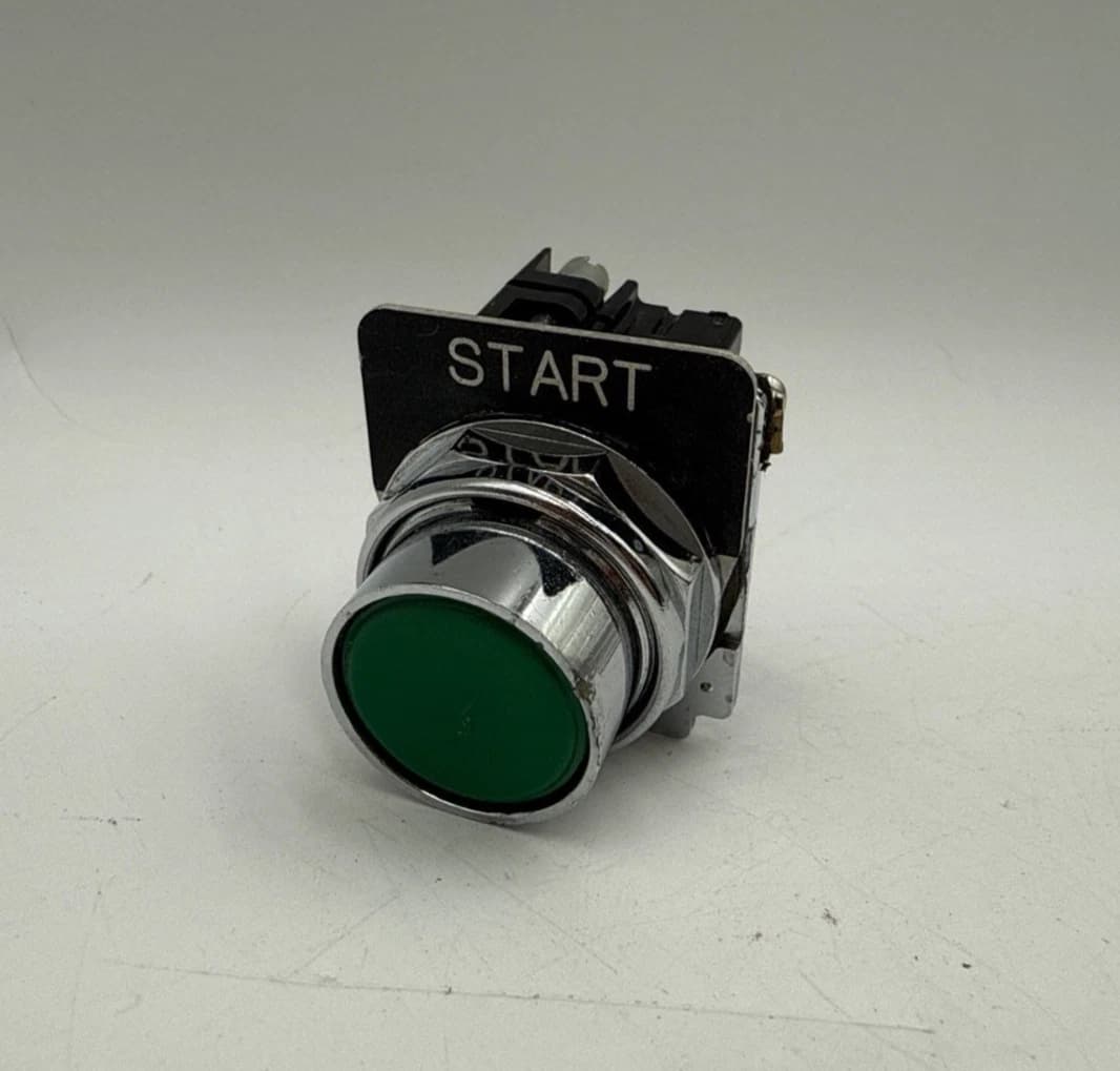 Cutler Hammer 10250T 91000T Push Button Green Start 600V Control Panel Equip – image 1