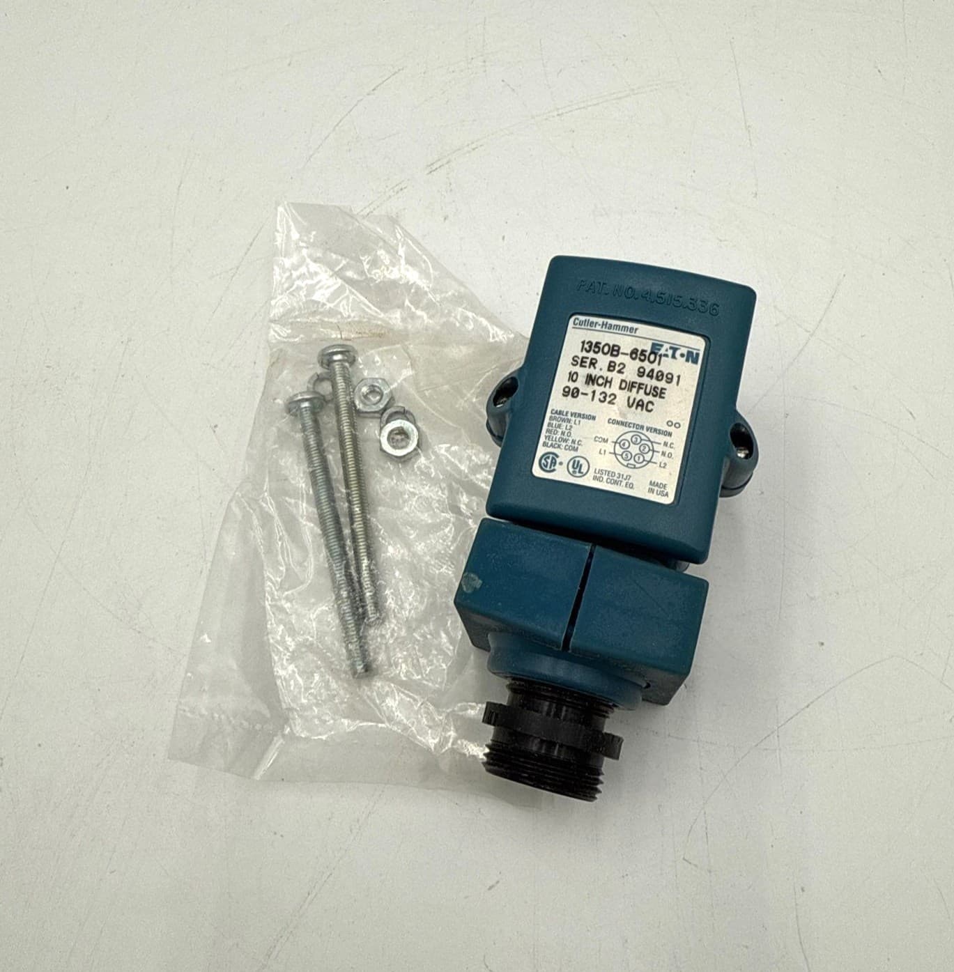 Eaton 1350B-6501 Ser B2 Photoelectric Connector 90-132V 10in Diffuse Reflective – image 1