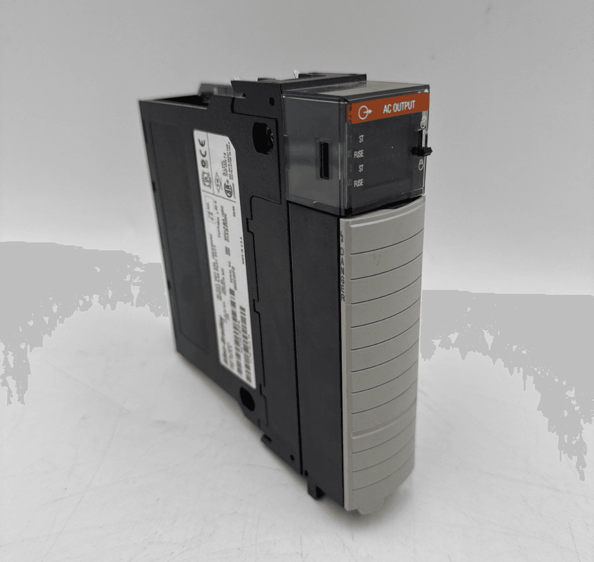 Allen Bradley 1756-OA16 A ControlLogix 16-Point Output Module 96252076 Rev 2.3 – image 1