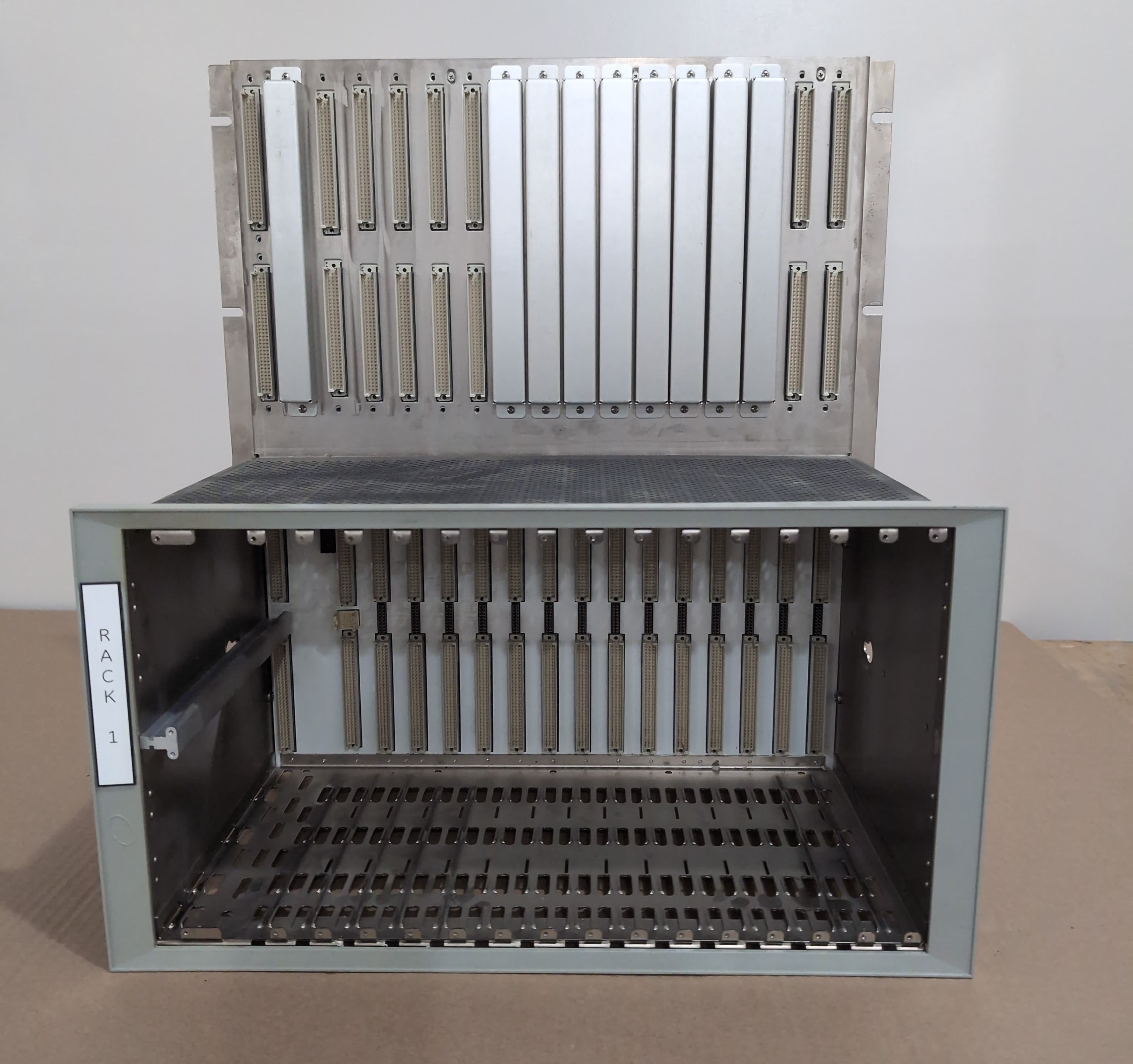 Bently Nevada 3500/05-01 19-inch System Rack 14-Slot Chassis USED – image 1