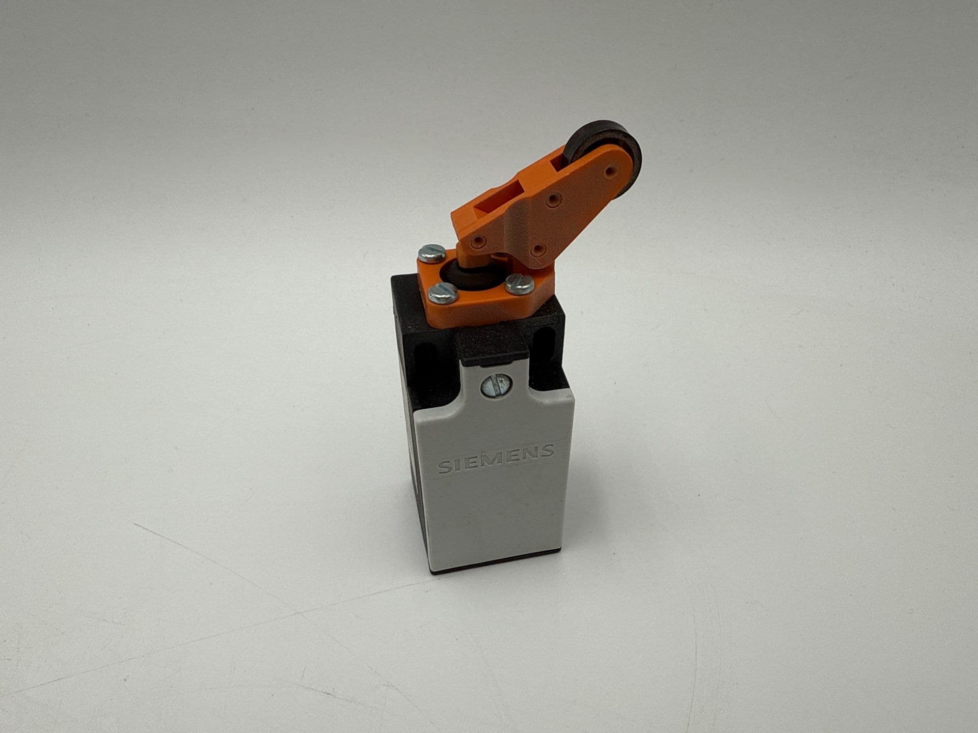 Siemens 3SE2-200-1F Angular Roller Snap Action Limit Switch 6A 230V – image 1