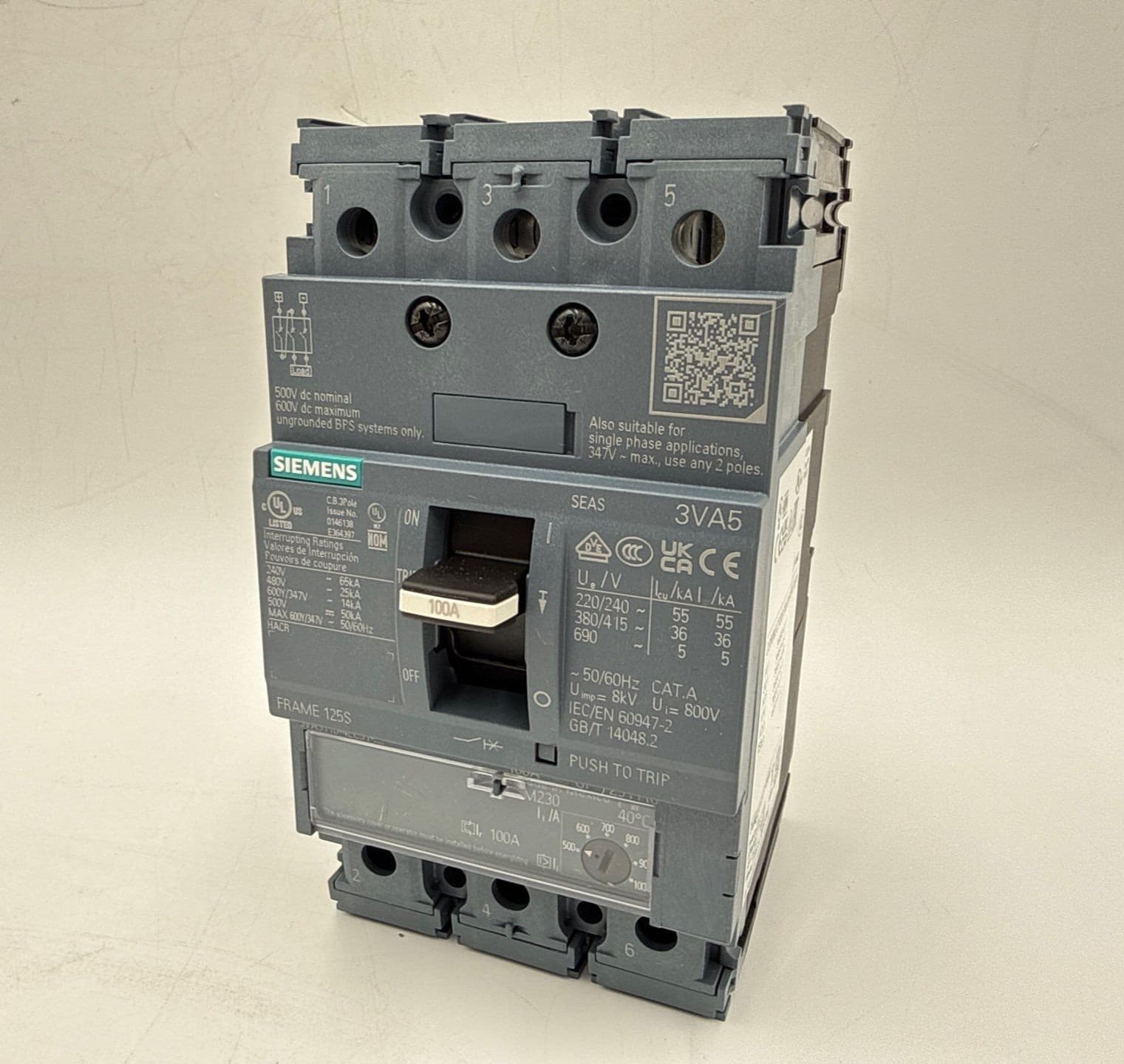 Siemens 3VA5110-4EC31-0AA0 Circuit Breaker 100A 3P 600V 3VA5110 Bolt On 100 amp – image 1