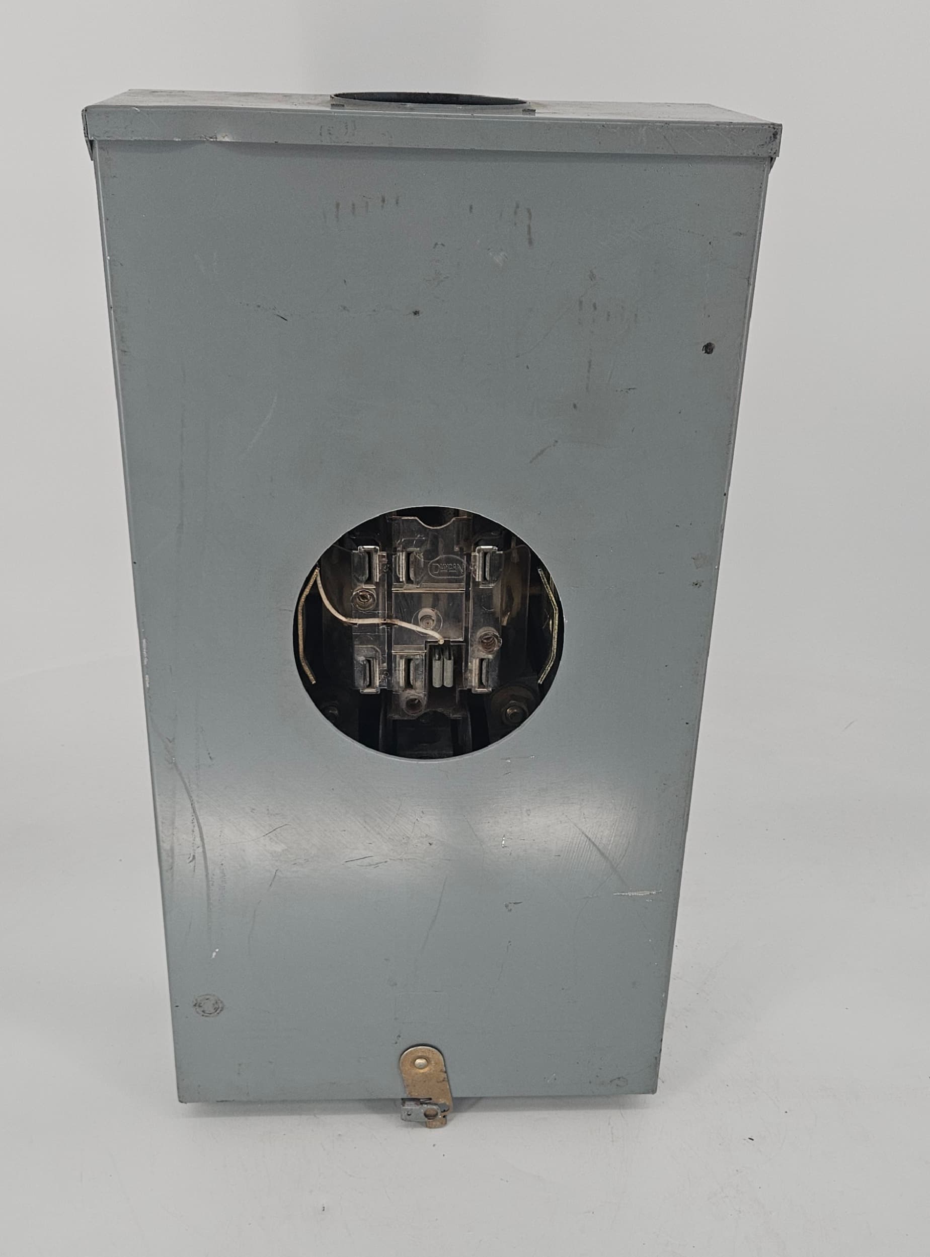 Siemens Talon 42747-8 Meter Socket – 200 Amp, 7-Jaw, 3-Phase, Lever Bypass – image 1