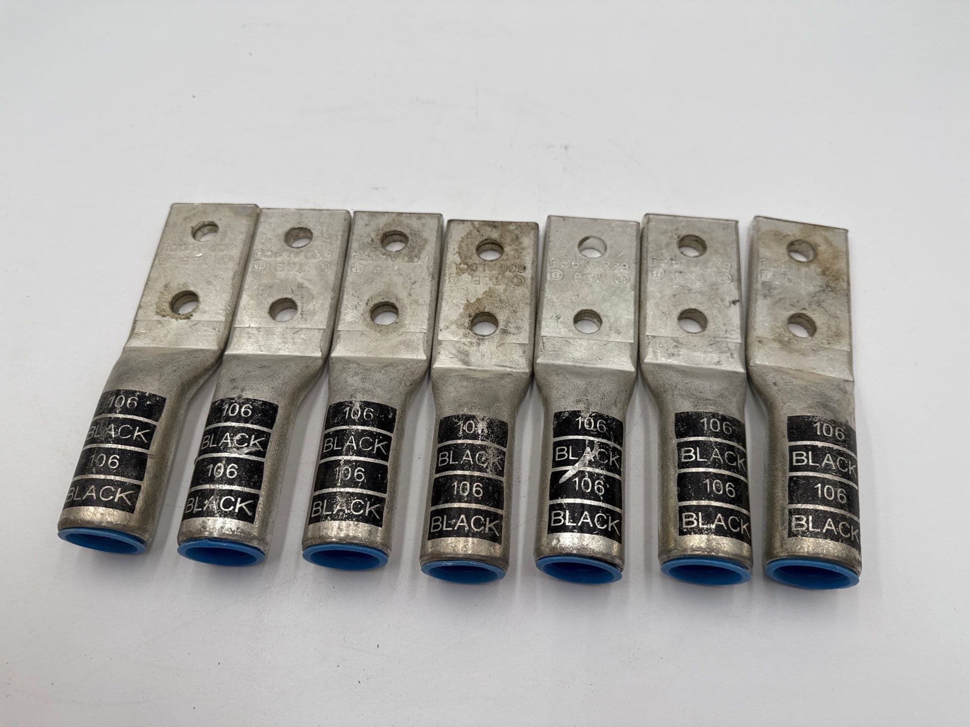 T & B 600 AL9CU Lug 1/2” Bolt 600 MCM CU OR AL 106 Black 7PC Lot – image 1