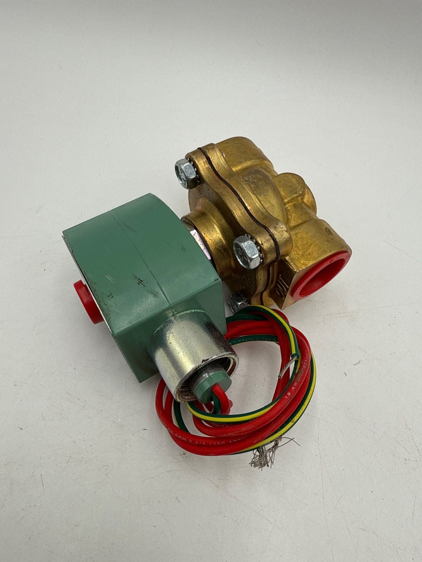 ASCO 8210G095 Shutoff Solenoid Valve 3/4 inch NPT 150PSI 120VAC Red Hat II – image 1