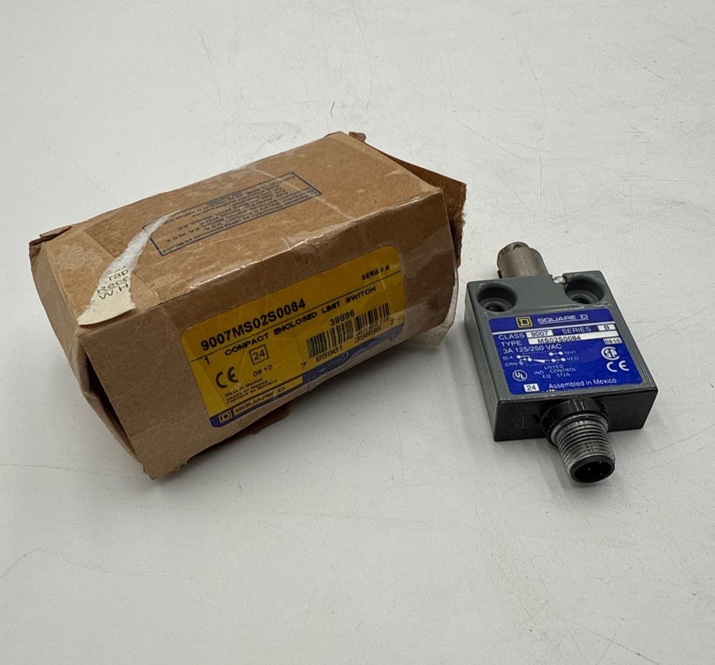 Square D 9007MS02S0084 Compact Enclosed Limit Switch Plunger Roller – image 1