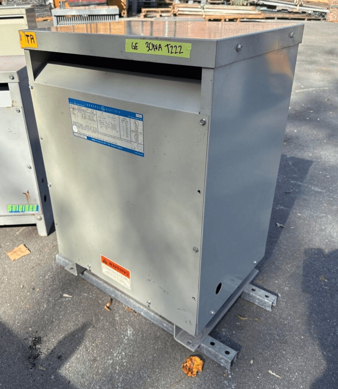 30 KVA GE 9T23B3872 Transformer Pri 480V Sec 208/120V 3PH Type 2 Encl Indoor – image 1