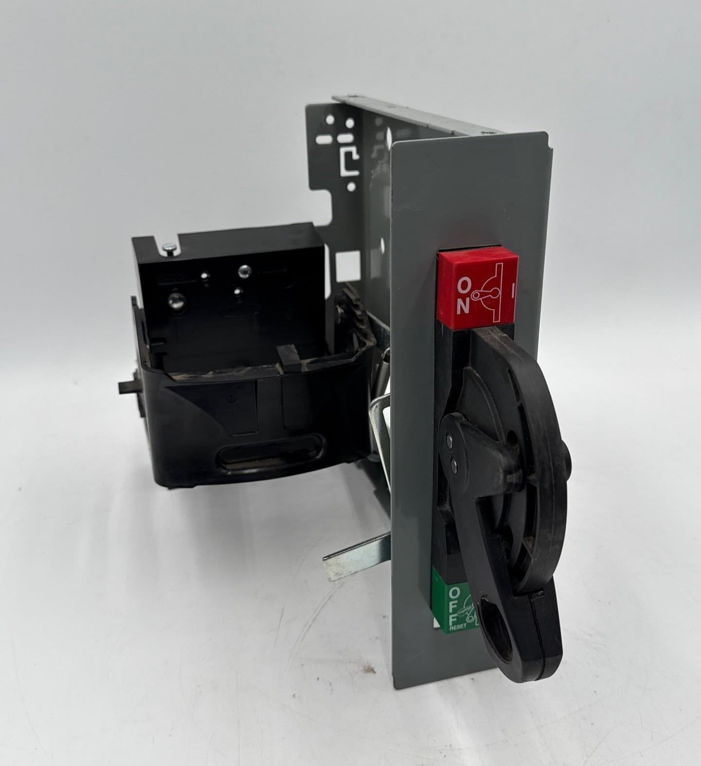 Allen Bradley 2100 Centerline MCC Bucket Handle Mechanism For 140G Breakers – image 1