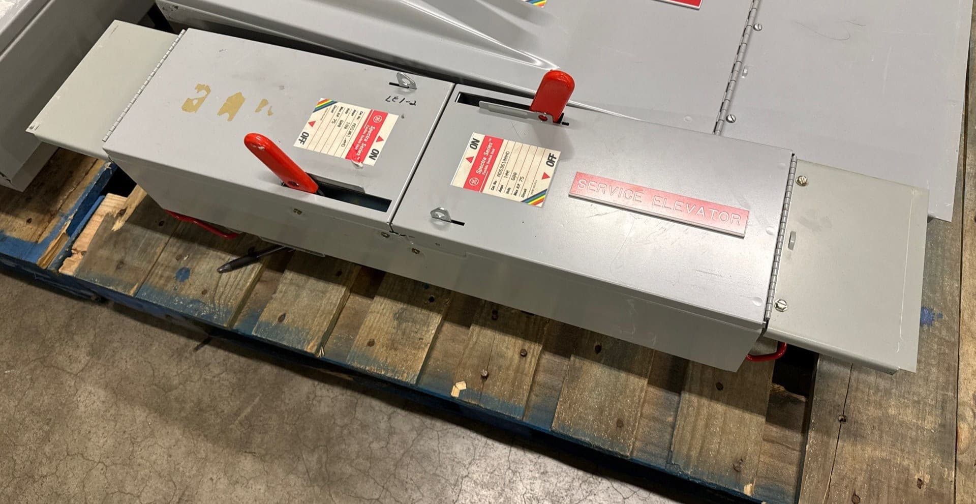 GE ADS36100HD Fusible Panelboard Switch 100A 3P 600V SPECTRA SER 100 Amp 3 Pole – image 1