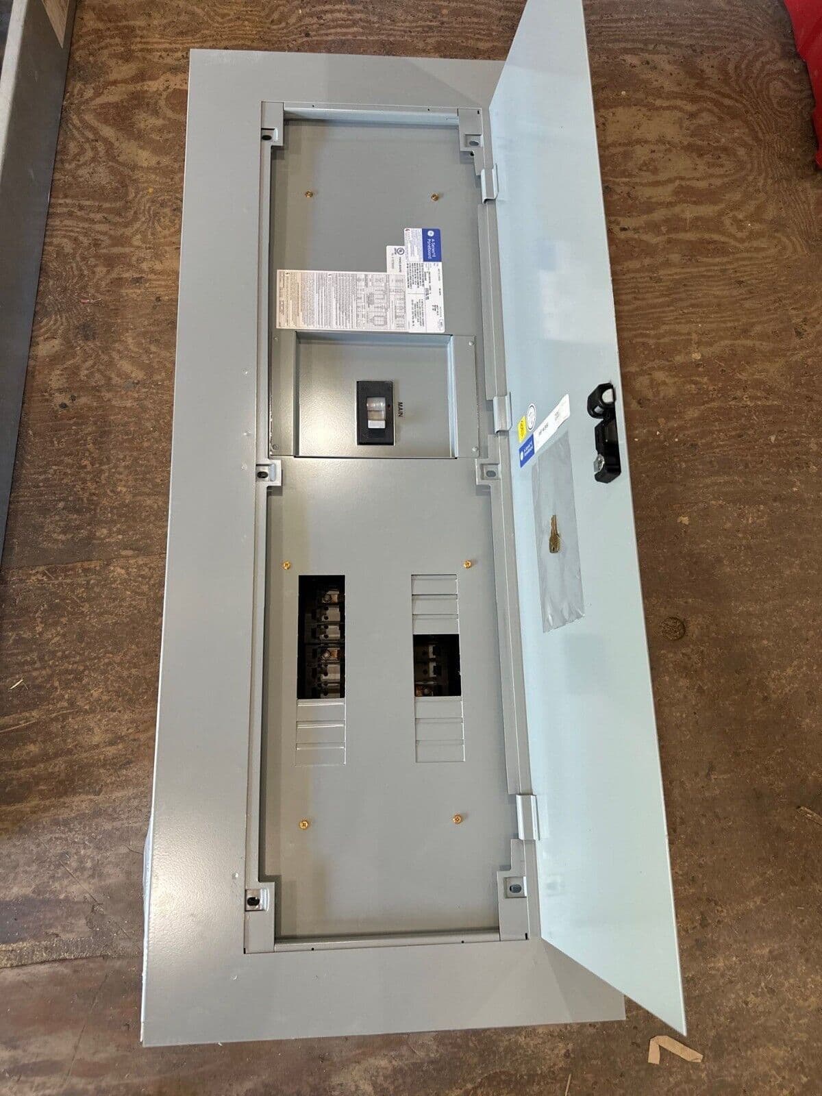 GE AEF3124KB Panelboard 400A 480Y/277V 3PH 4W 18 Circuit Indoor P548 – image 1