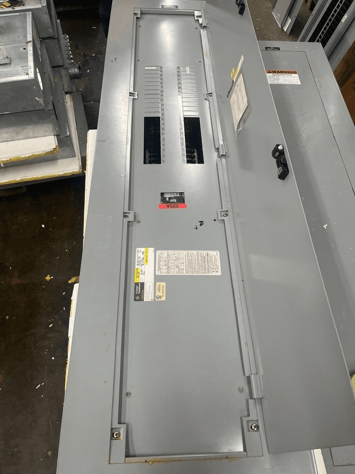 GE AEF3424MBX Panelboard 400A 480/277V 3PH 4W Indoor Encl 42Cir MLO P573 – image 1