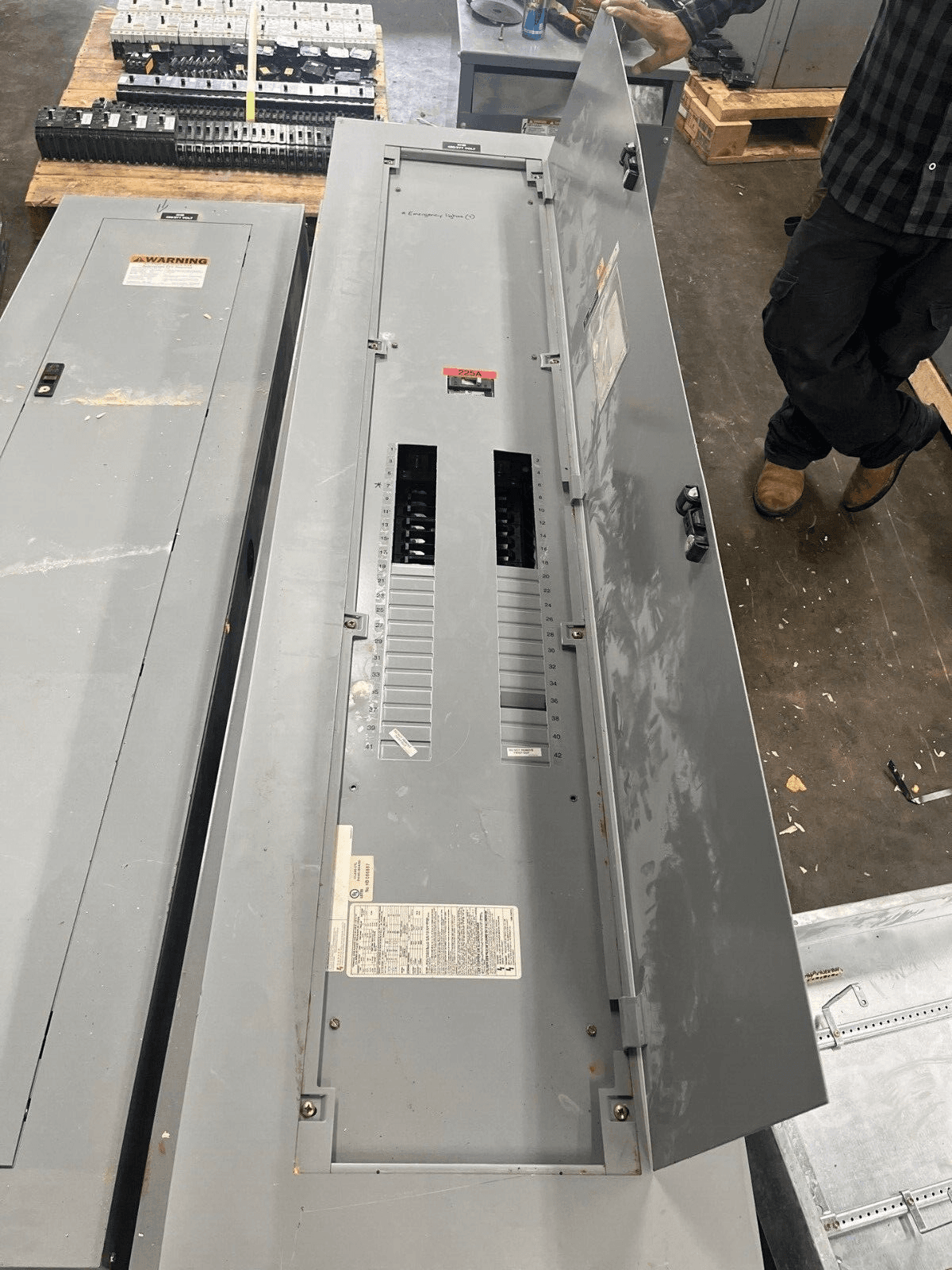 GE AEF3424MBX Panelboard 400A 480/277V 4W 3PH Indoor Encl 42Cir P583 – image 1