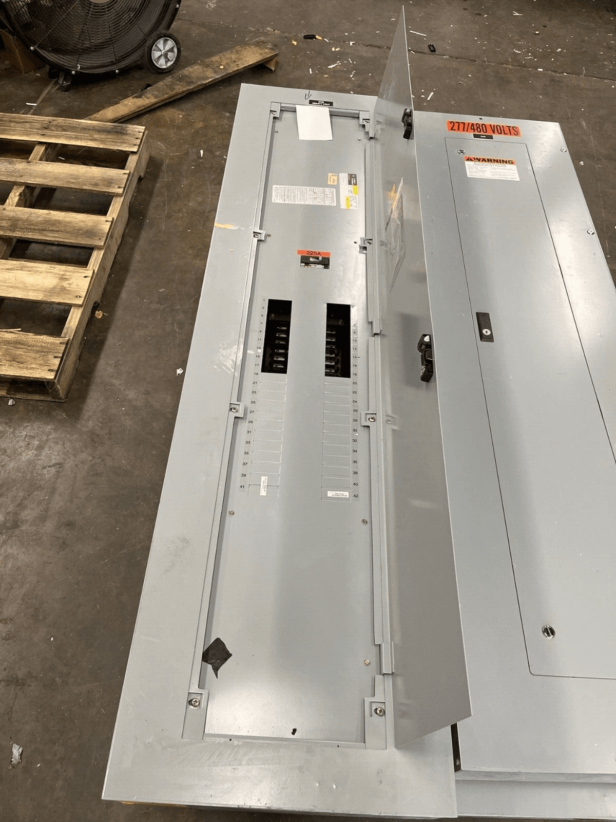 GE AEF3424MBX Panelboard 400A 3PH 480/277V 4W Indoor Encl MLO 42Cir P588 – image 1