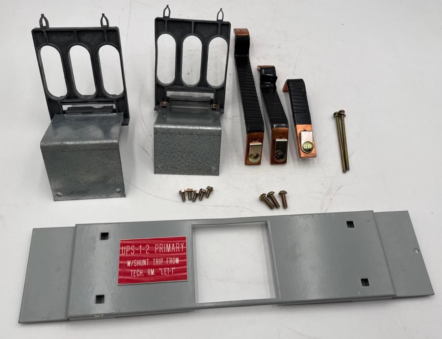 GE AMCB3FJFP Single Mounting Hardware SFLA SFHA SFPA Breaker 250A 600V 18" Cover – image 1