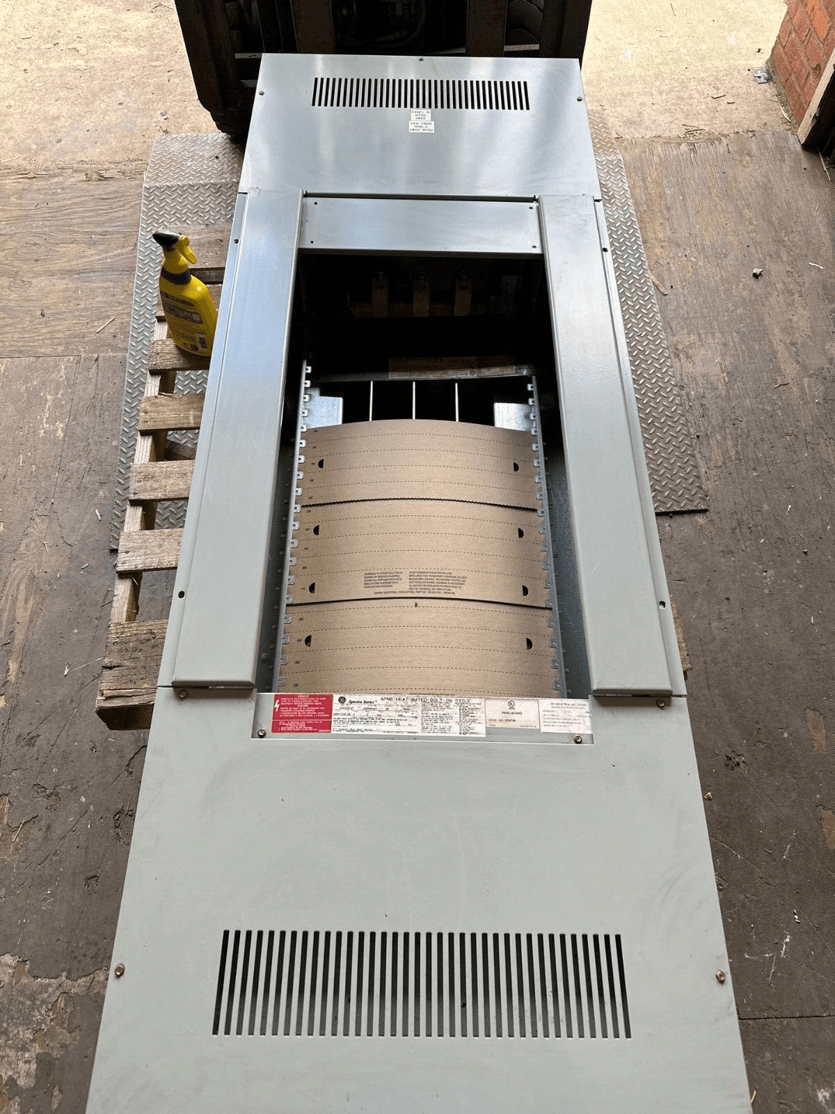 GE APNB Bolt On Style Panelboard 600A 208/120V 3PH 4W Indoor Encl MLO P502 – image 1