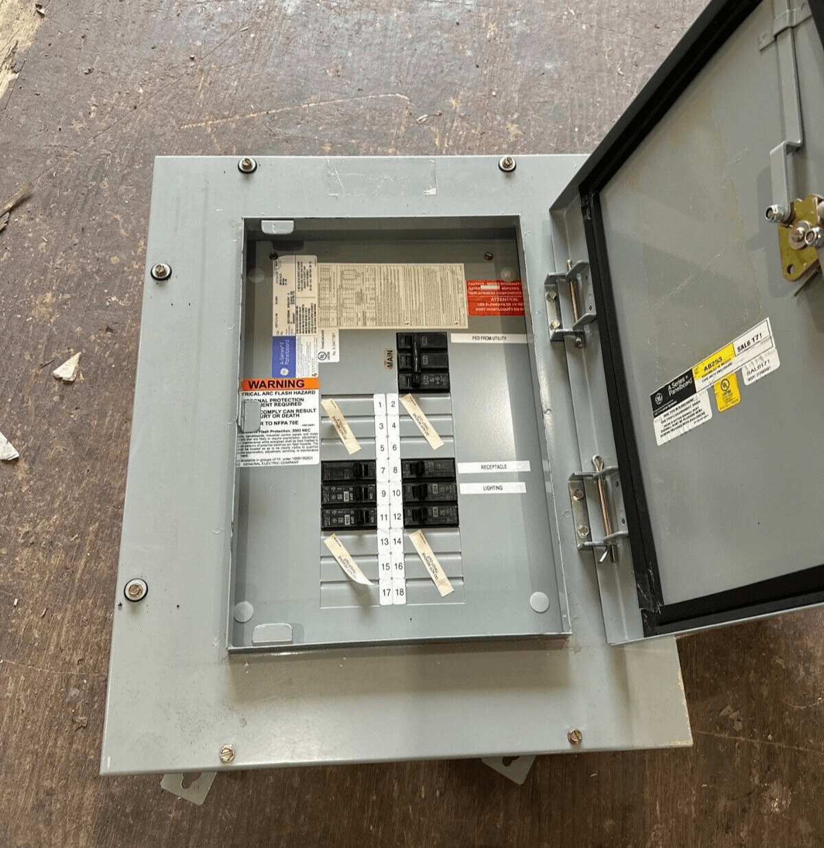 GE AQF3121AB Panelboard 125A 208/120V 3PH 4W 18Cir 3R Outdoor Encl P485 – image 1