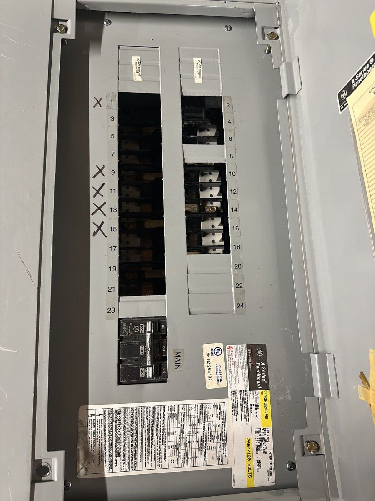 GE AQF3421AB Panelboard 125A 208Y/120V 3PH 24 CIR Indoor Encl P224 – image 1