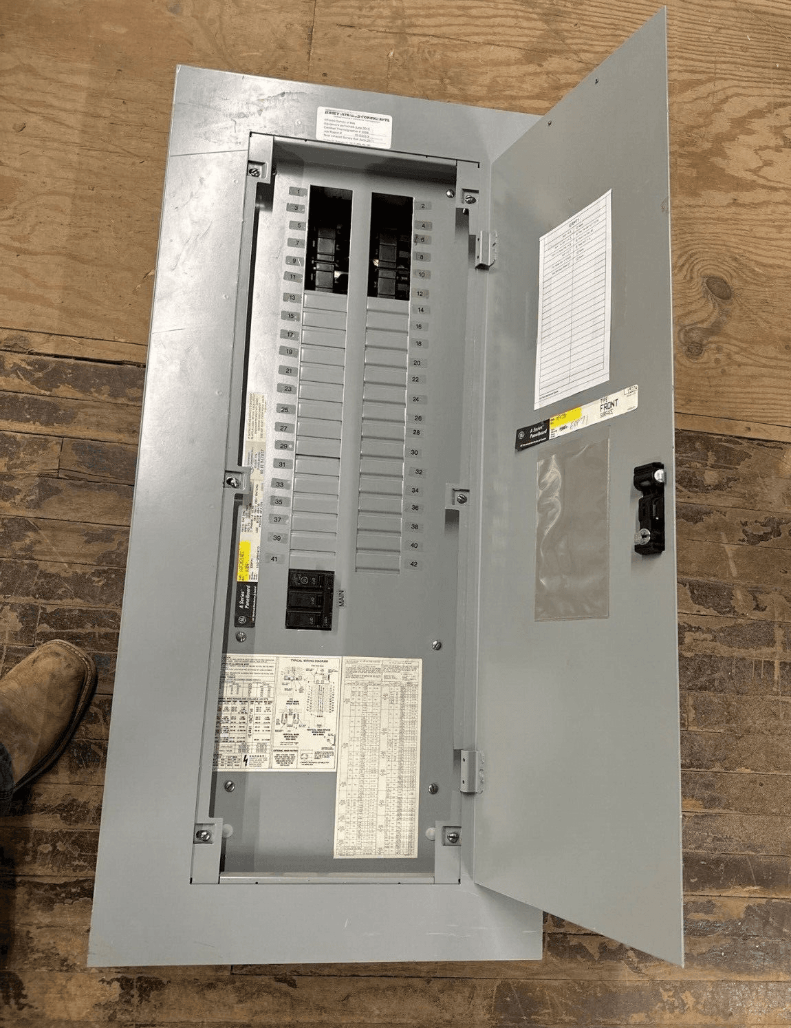 GE AQF3421ABX Panelboard 125A 208Y/120V 3PH 4W 42 CIR MCB P009 – image 1