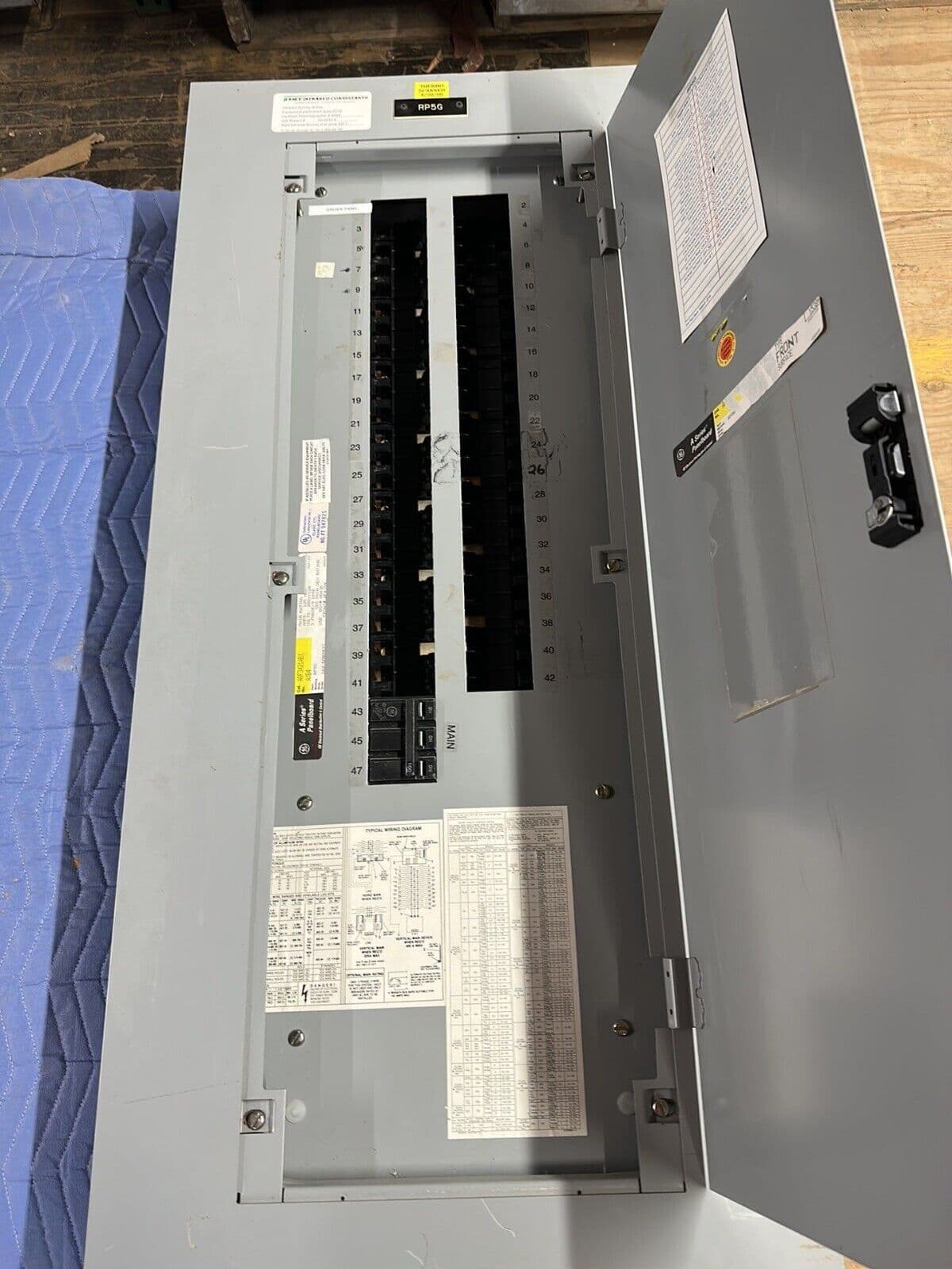 GE AQF3421ABX Panelboard 125A 208Y/120V 3PH 42 CIR Indoor Main P030 – image 1
