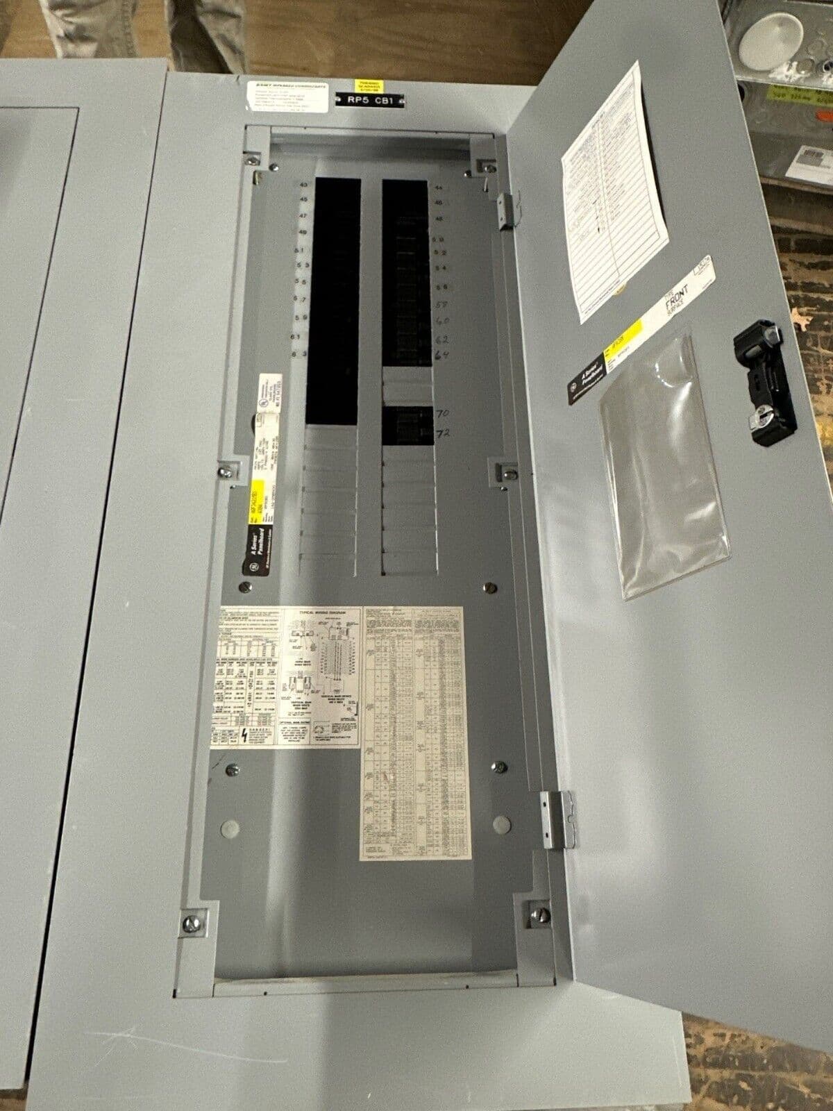 GE AQF3421MBX Panelboard 125A 208Y/120V 3PH 4W 42 CIR Indoor Encl P077 – image 1