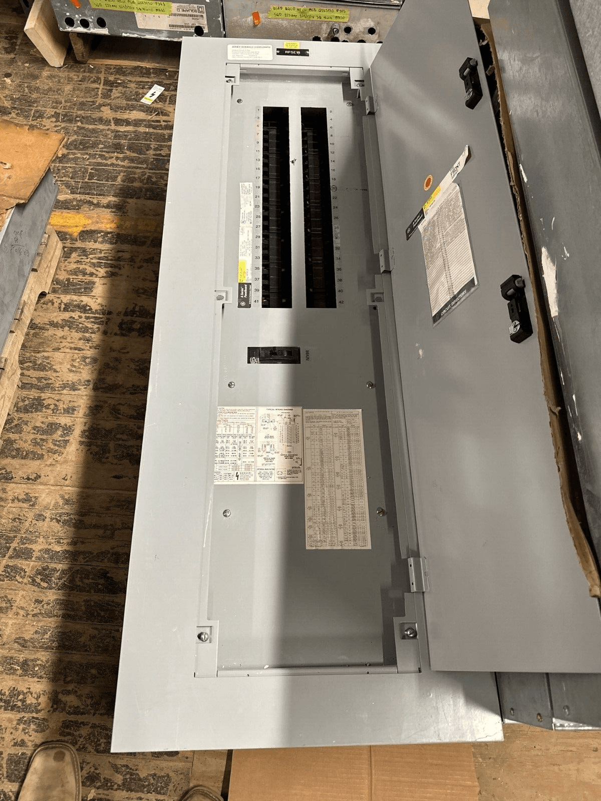 GE AQF3422ABX Panelboard 225A 208Y/120V 3PH 4W Indoor Encl MCB 42 Cir P014 – image 1