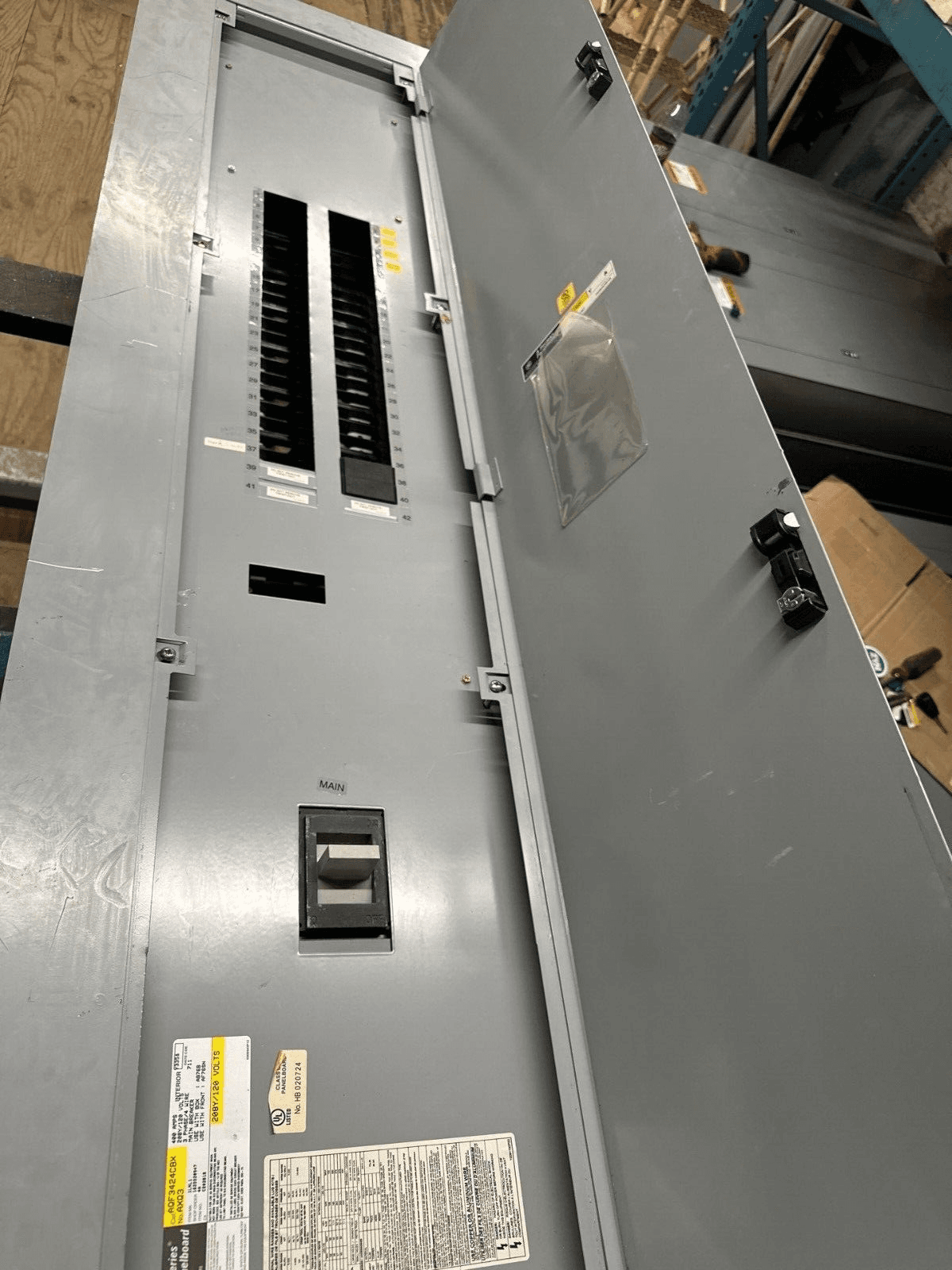GE AQF3424CBX Panelboard 400A 208Y/120V 3PH 4W MCB Indoor Encl P312 – image 1