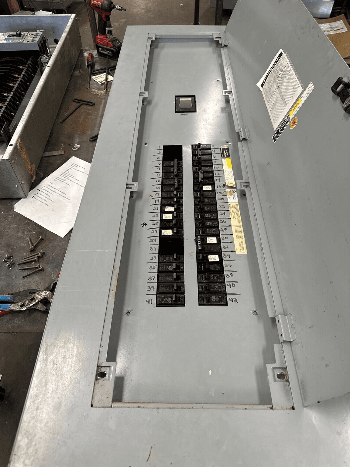 GE PANEL AQF3424CT 400AMP 208/120V 3 PHASE MCB TJD432250 42 CIR NEMA 1 P388 – image 1