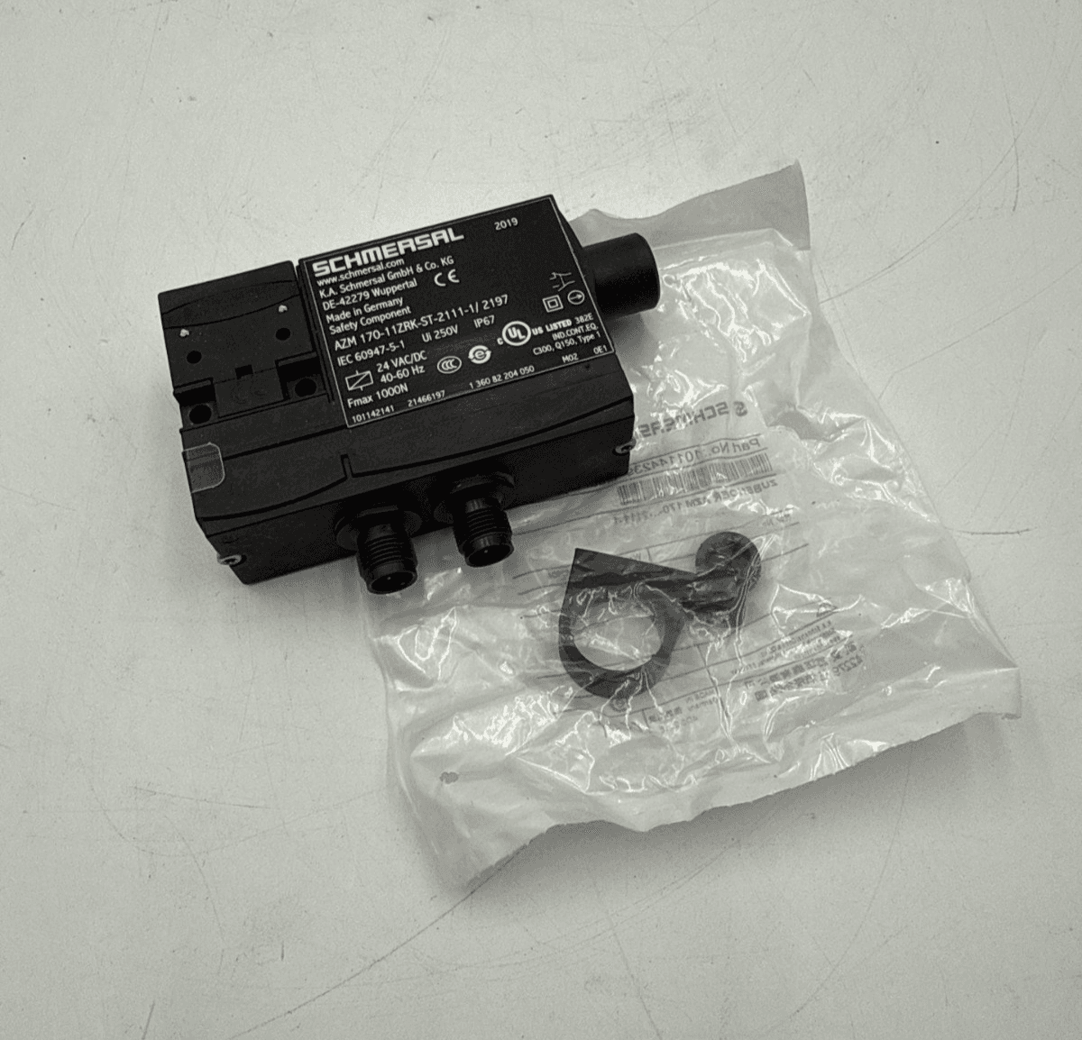 Schmersal AZM 170-11ZRK-ST-2111-1/2197 Safety Interlock Switch 24V AC/DC 40-60Hz – image 1