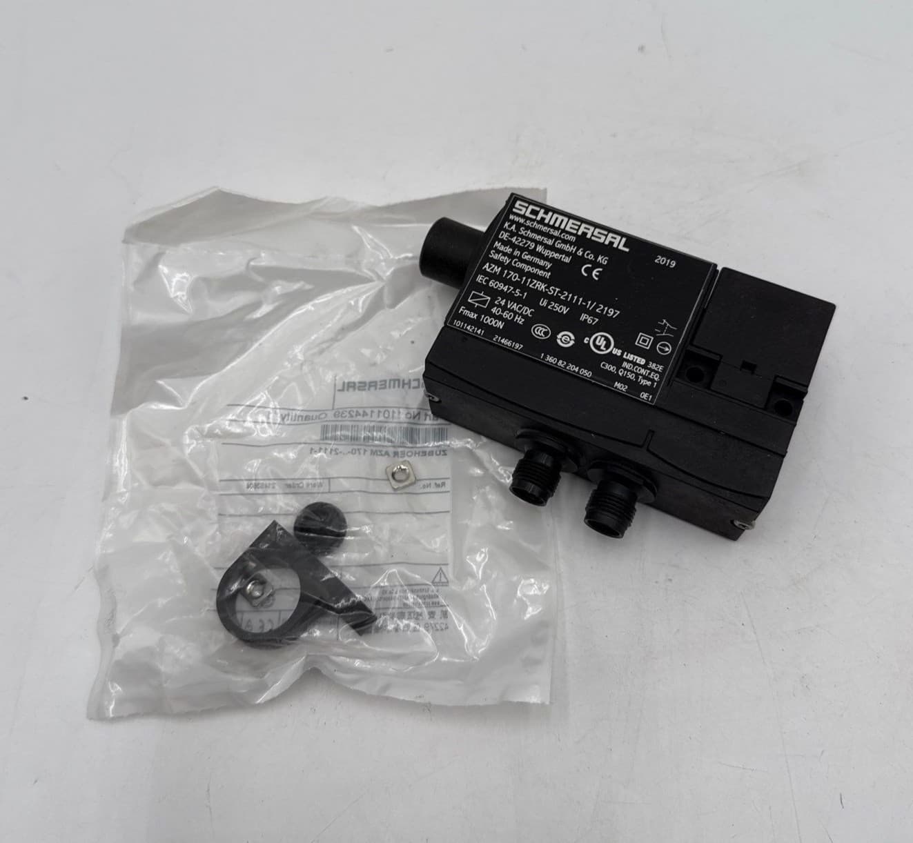 Schmersal AZM 170-11ZRK-ST-2111-1/2197 Safety Interlock Switch 24V AC/DC – image 1