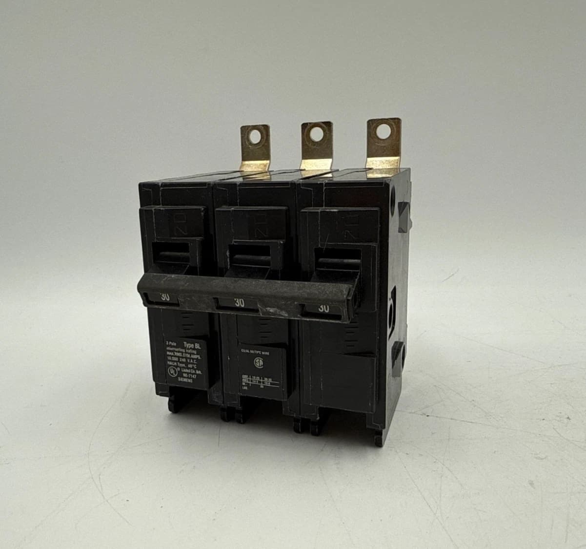 Siemens B330 Circuit Breaker 30A 3P 240V 3PH BL 30 Amp 3 Pole Bolt On – image 1