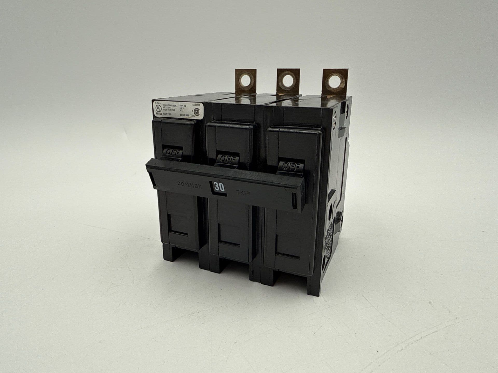 Eaton BAB3030H Circuit Breaker 30A 3P 240V BAB 30 Amp 3 Pole Bolt On 3PH – image 1