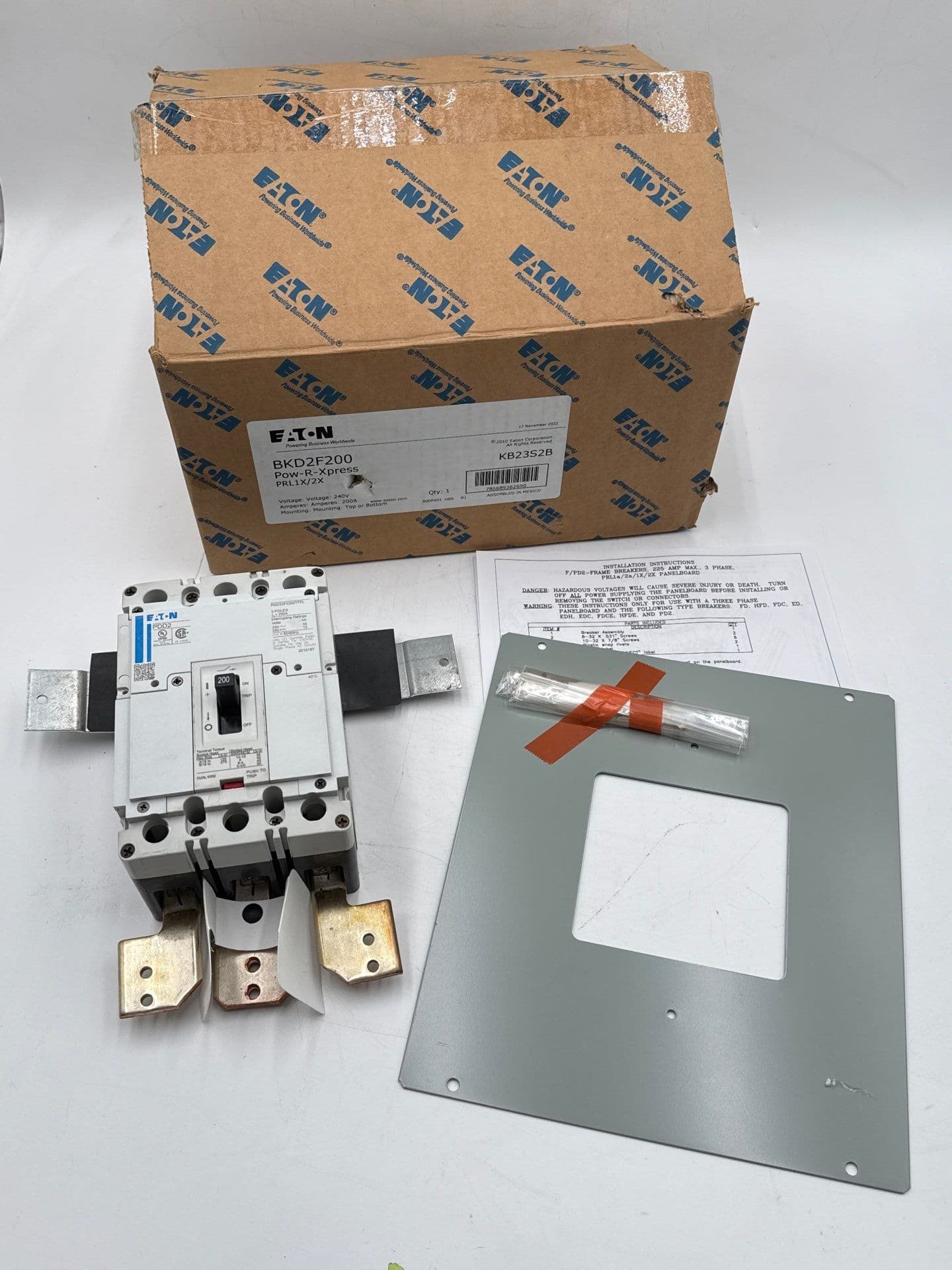 Eaton BKD2F200 PDD2XF Convertible 3-Pole 200A Main Circuit Breaker Kit 35kA 240V – image 1
