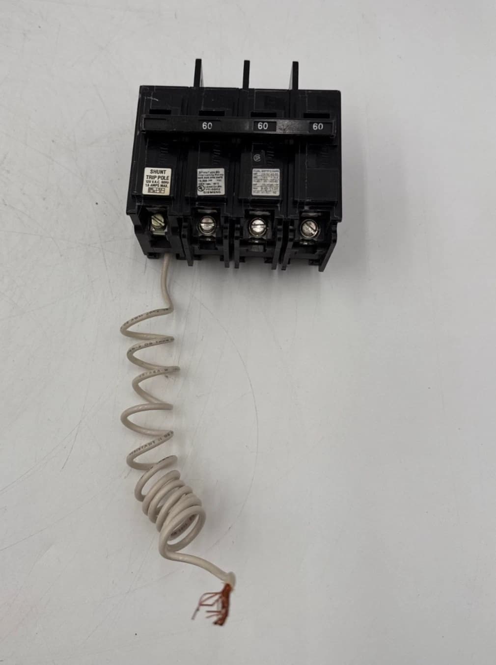 Siemens BQ3B06000S01 Circuit Breaker 60A 3P 240V 3PH 60 Amp 3 Pole Shunt Trip – image 1