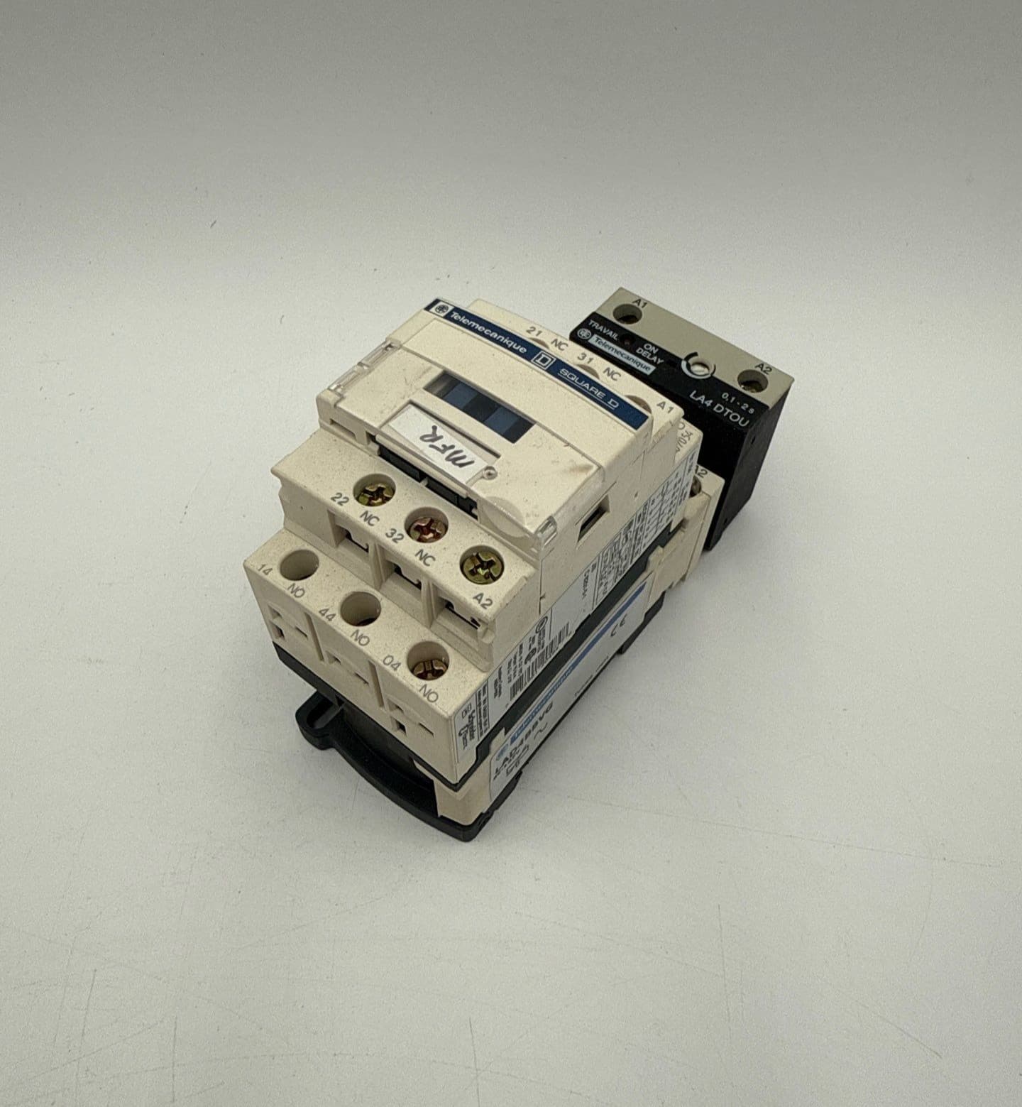 Telemecanique CAD32G7 Contactor 10A 600V 3P Coil 120V Mounting Adapter LAD4BBVG – image 1
