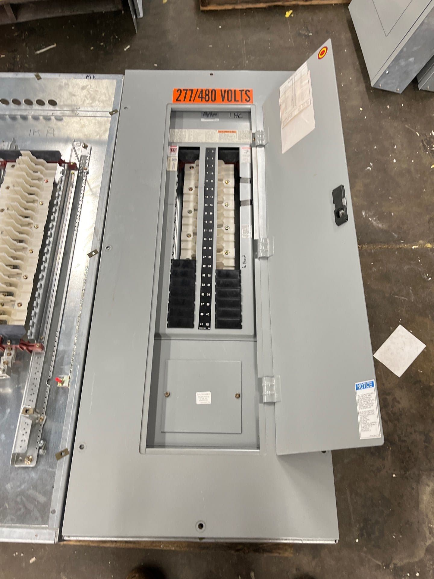 Cutler Hammer PRL2A Panelboard 225/480V 3PH 4W 42 Cir MLO Panel 225 Amp P592 – image 1