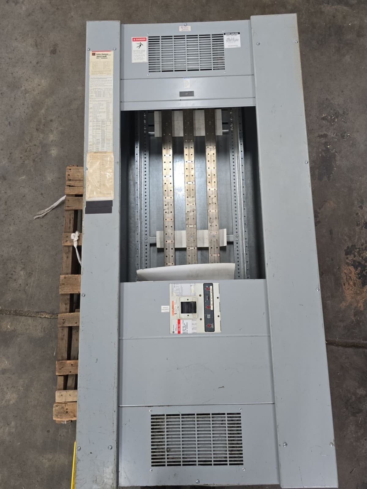 Cutler Hammer PRL4B Panelboard 800A 208/120V 3PH 4W MCB Panel 800 Amp MDL3800 – image 1