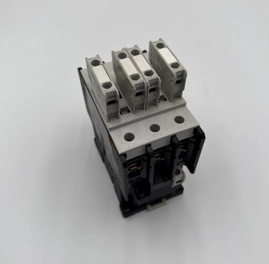 GE CL06A300M Contactor 80A 3P 600V 3PH 40HP Coil 110/120V Aux Contact BCLF01 – image 1