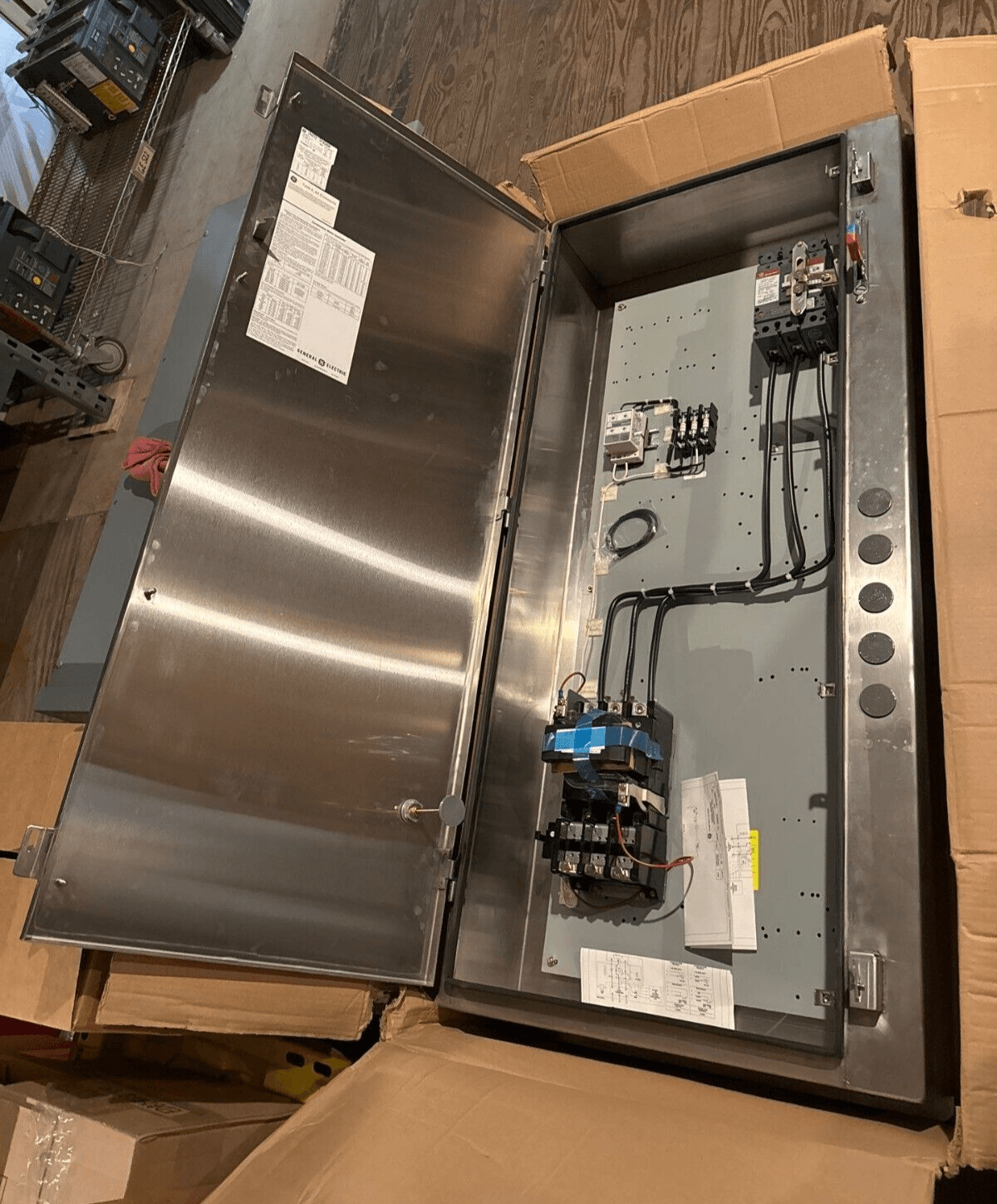 GE CR407ES Combo Starter NEMA Size 3 50HP 90A 600V SELA36AT0060 50A Breaker NEW – image 1